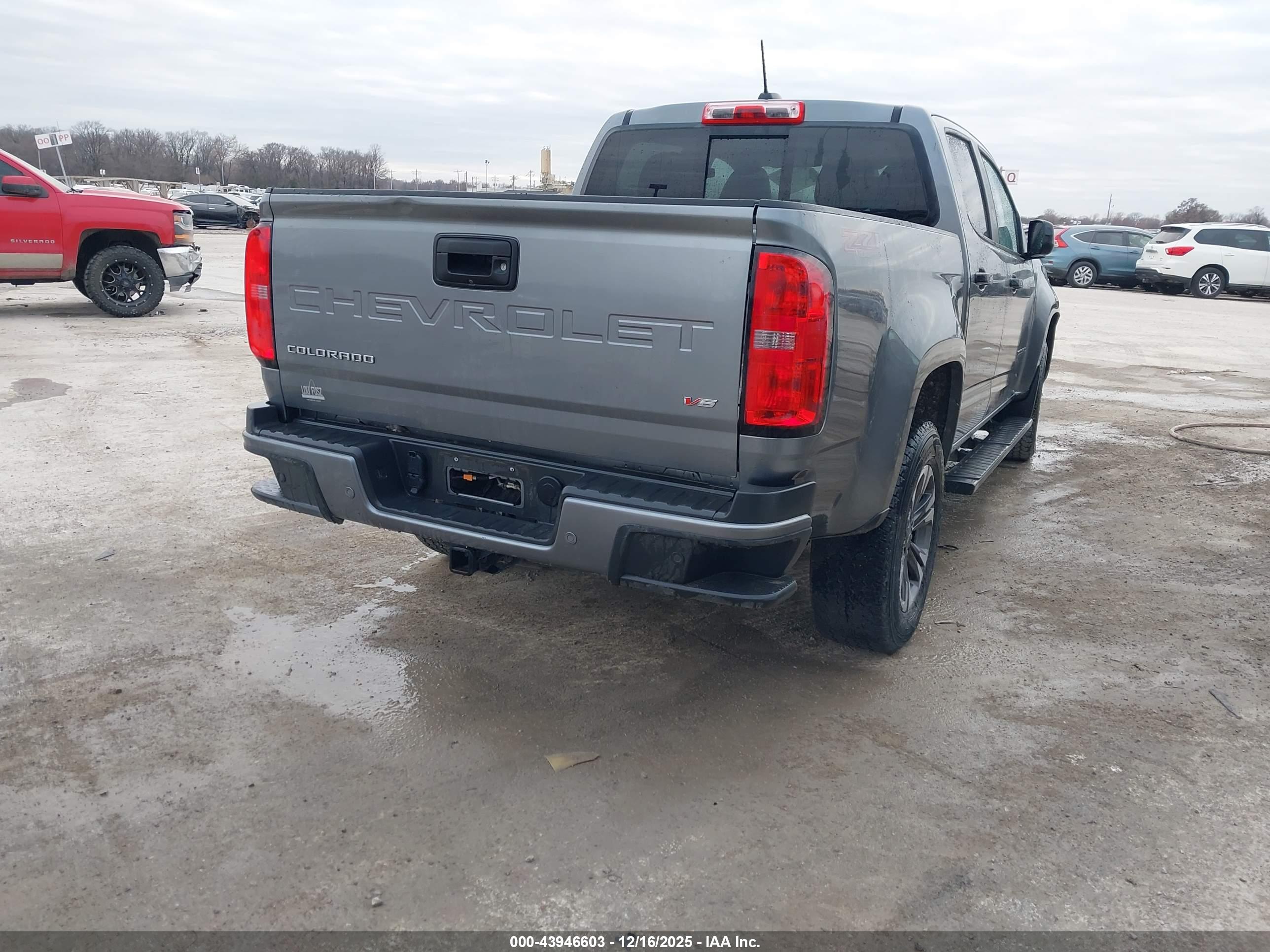 CHEVROLET COLORADO image 4