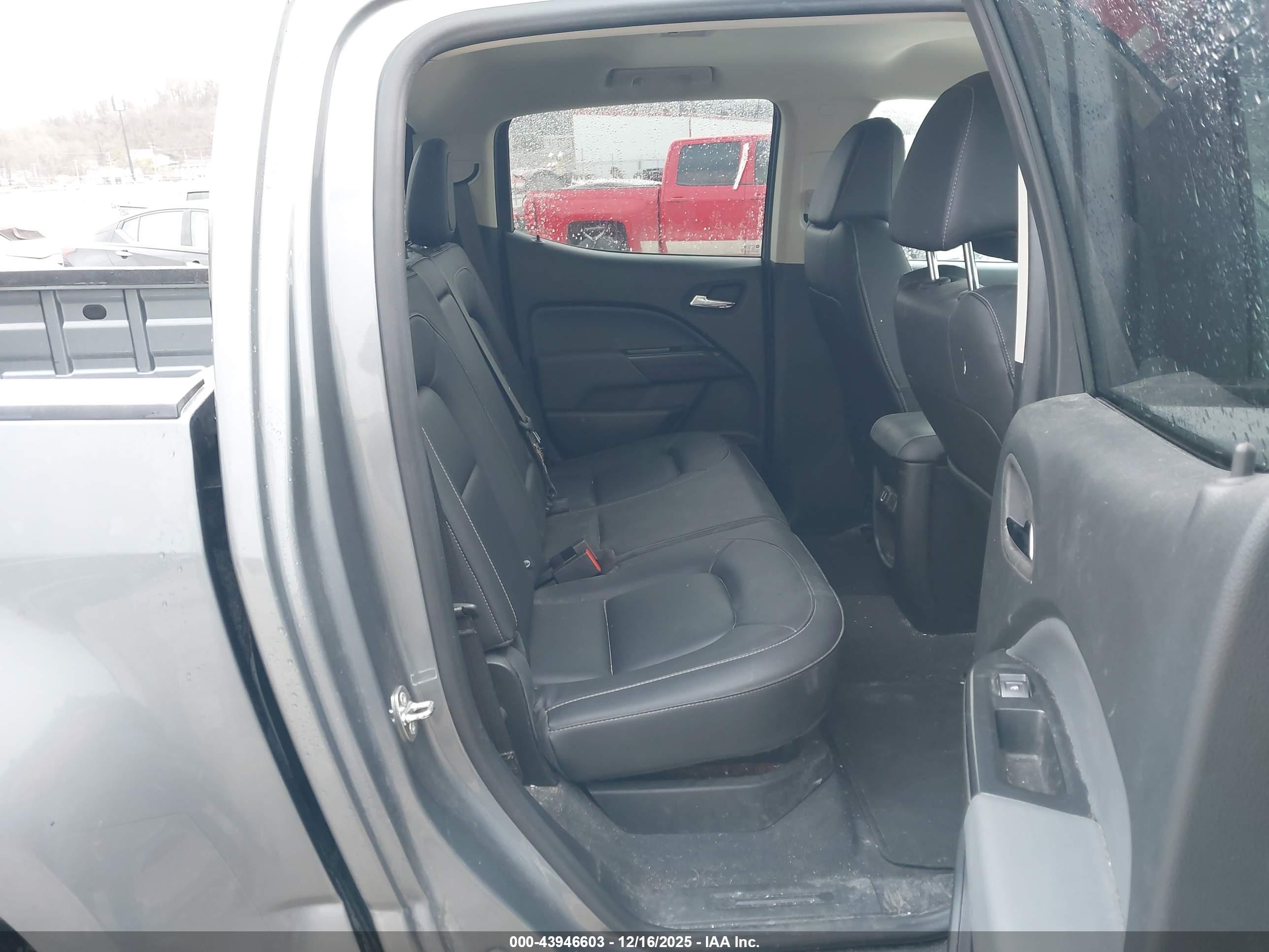 CHEVROLET COLORADO image 8