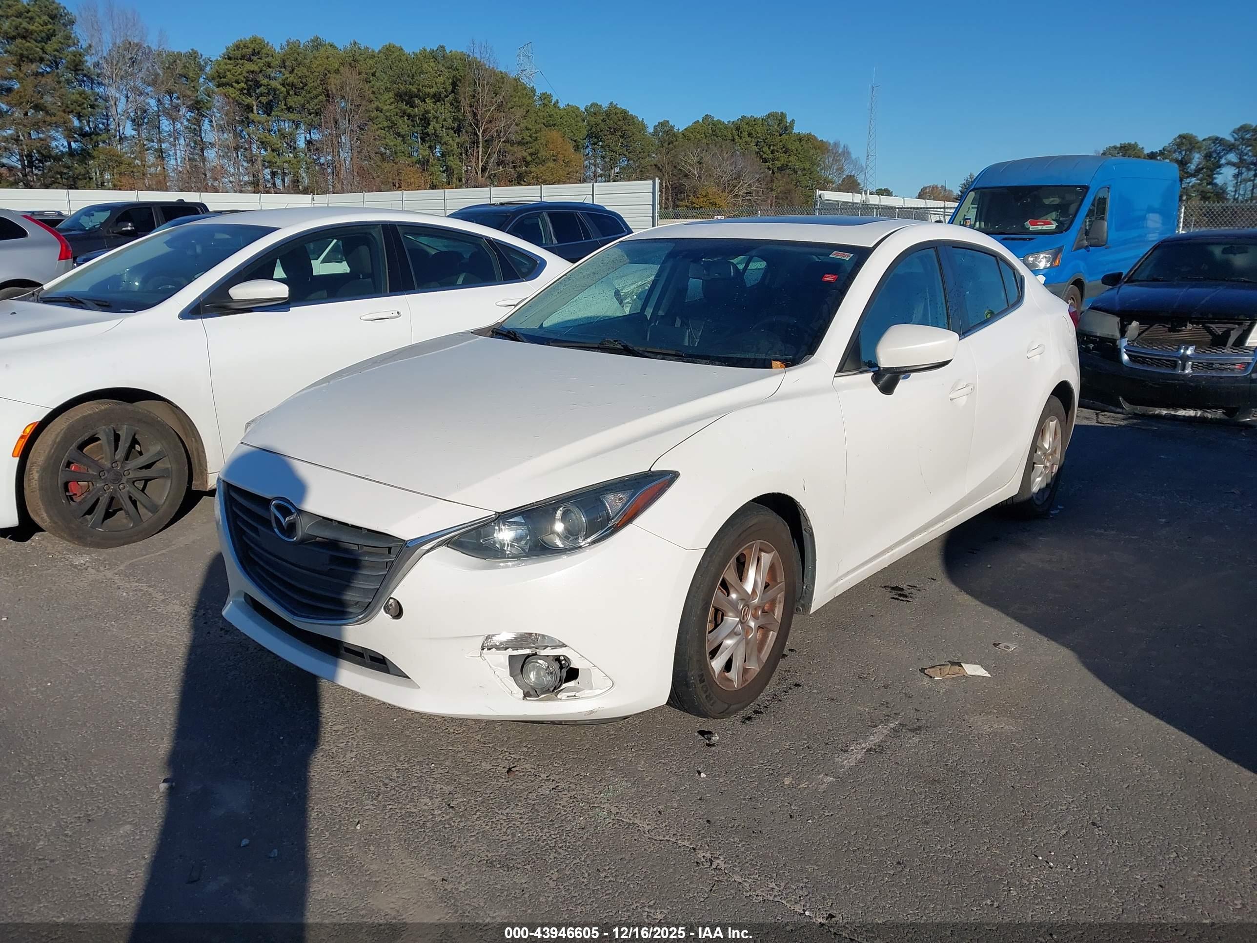 MAZDA MAZDA3 image 2