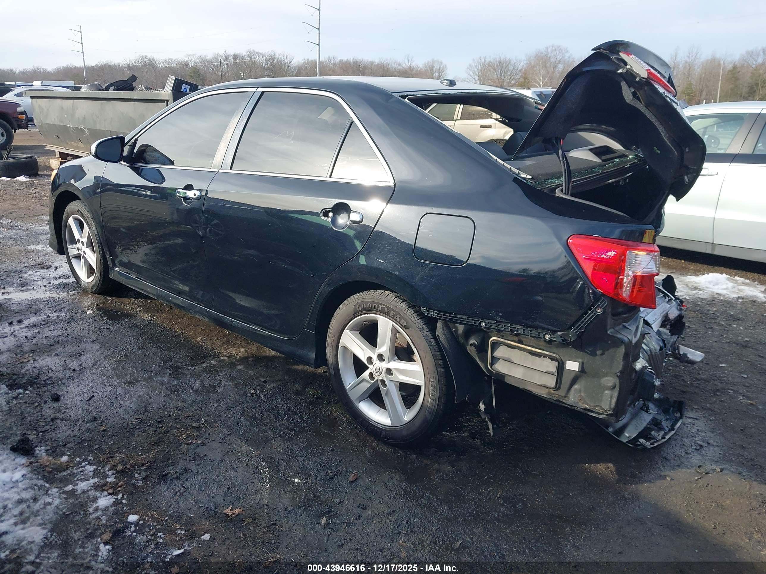 TOYOTA CAMRY image 3