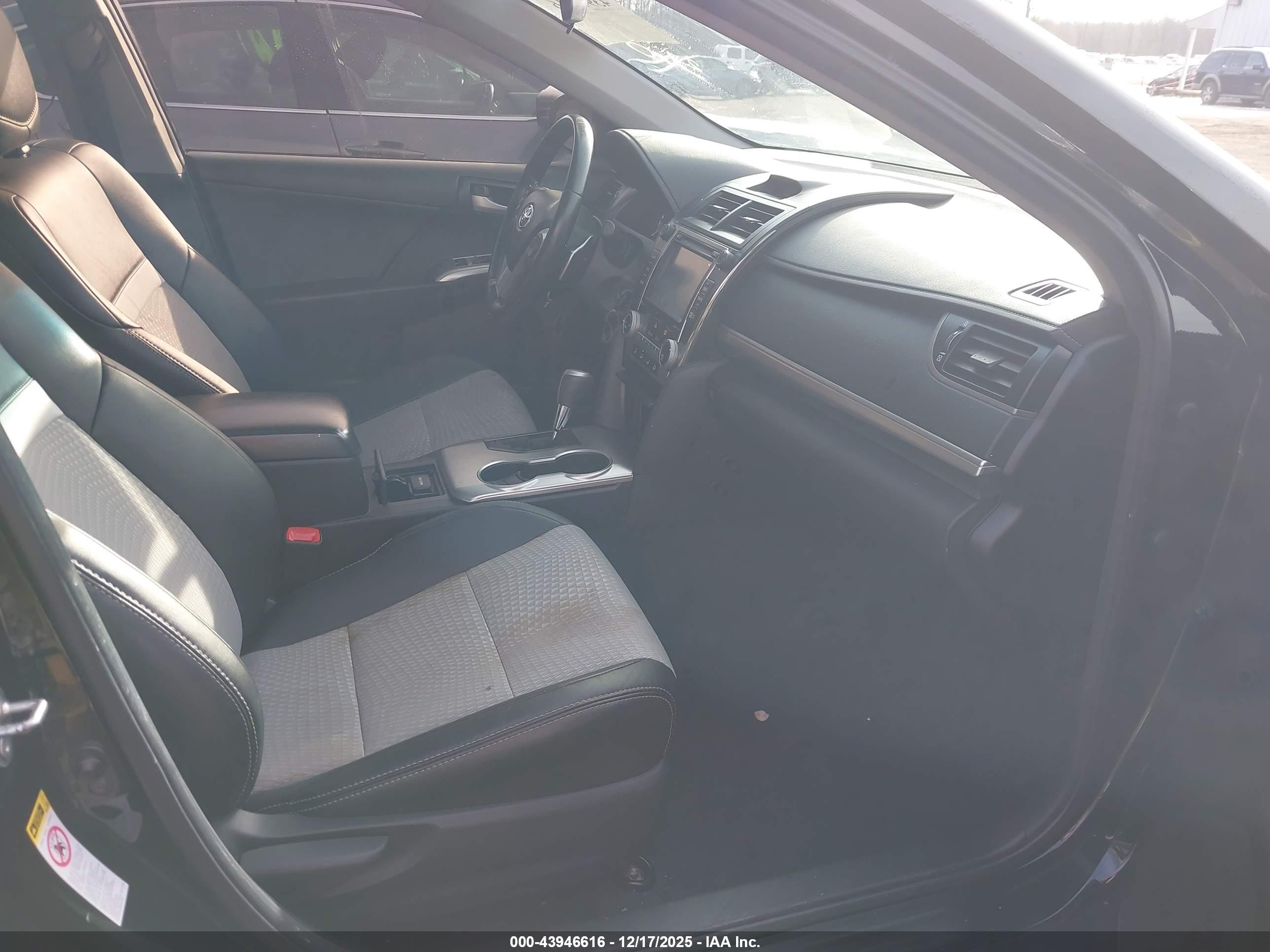 TOYOTA CAMRY image 5