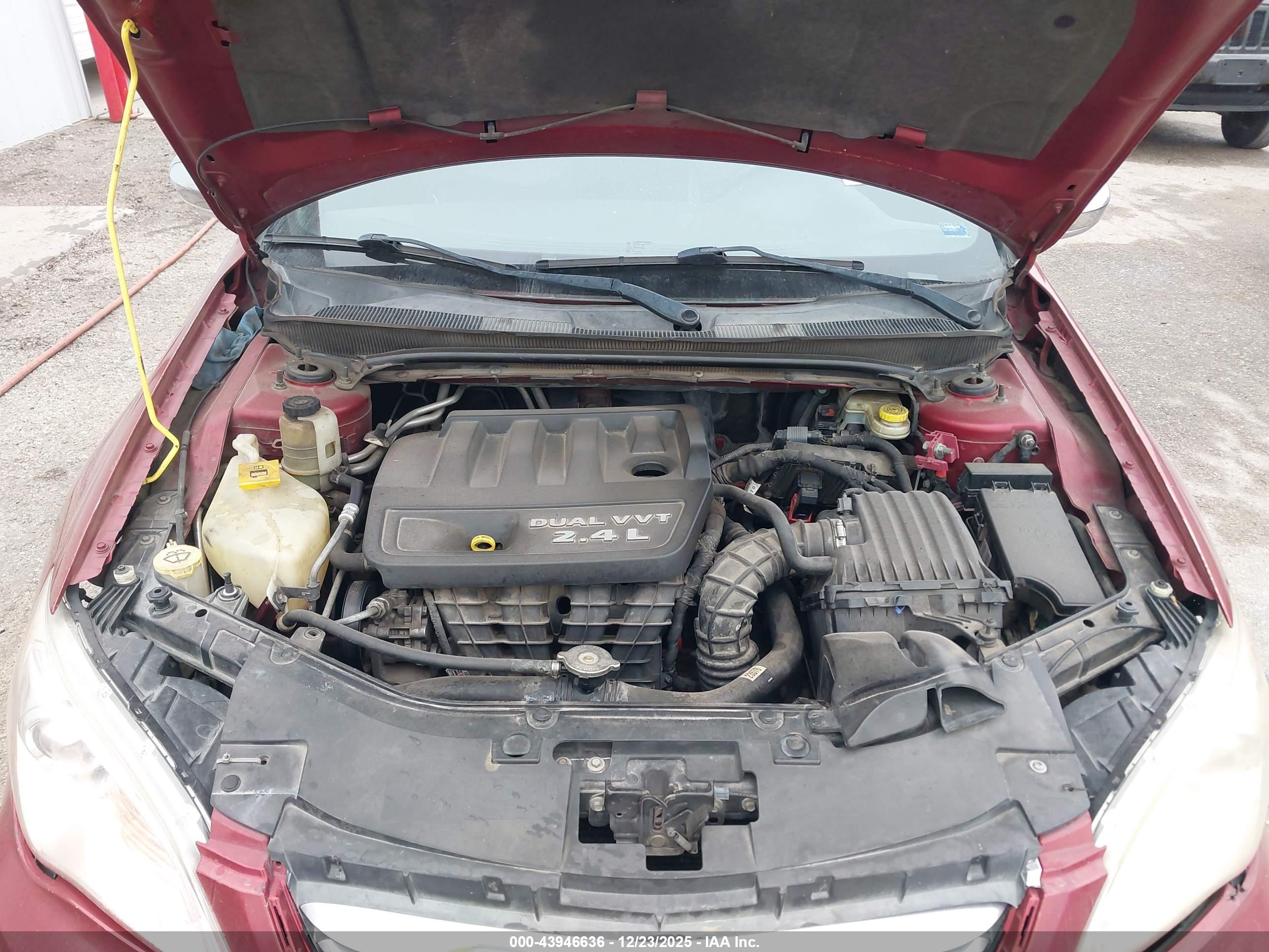 CHRYSLER 200 image 10
