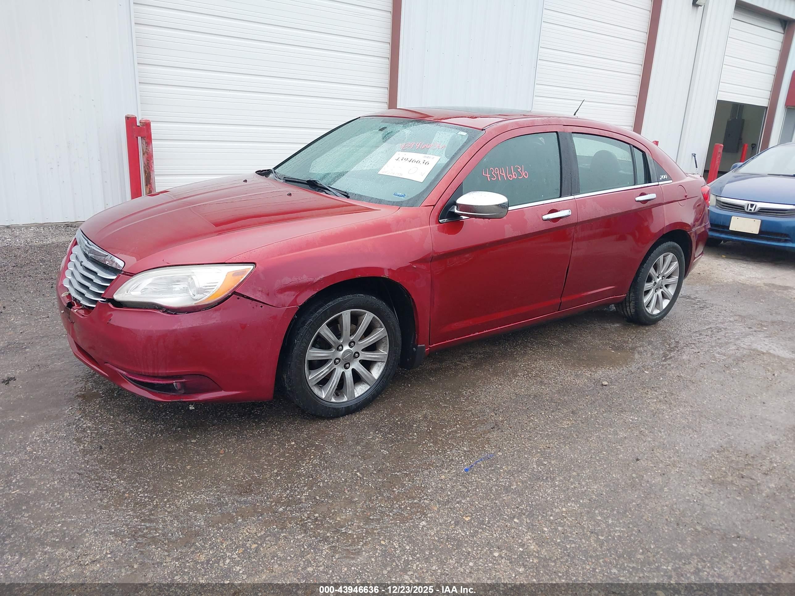 CHRYSLER 200 image 2