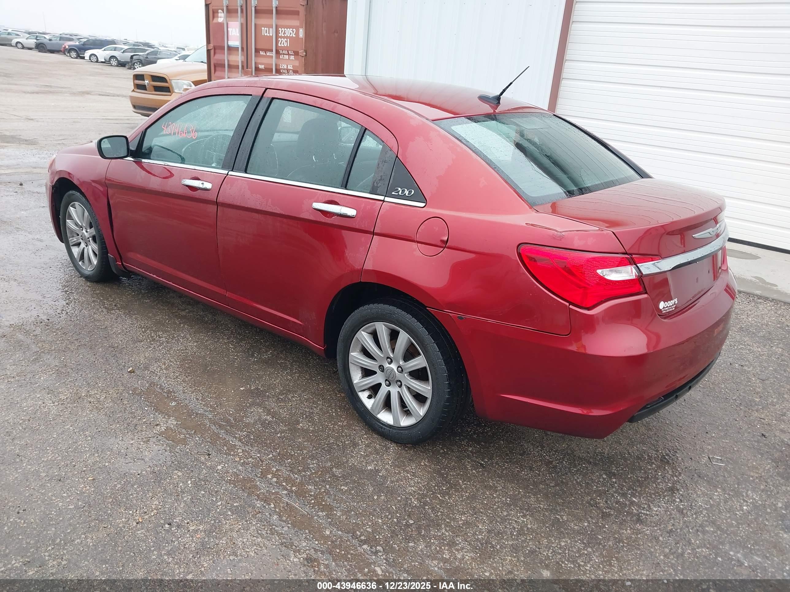 CHRYSLER 200 image 3