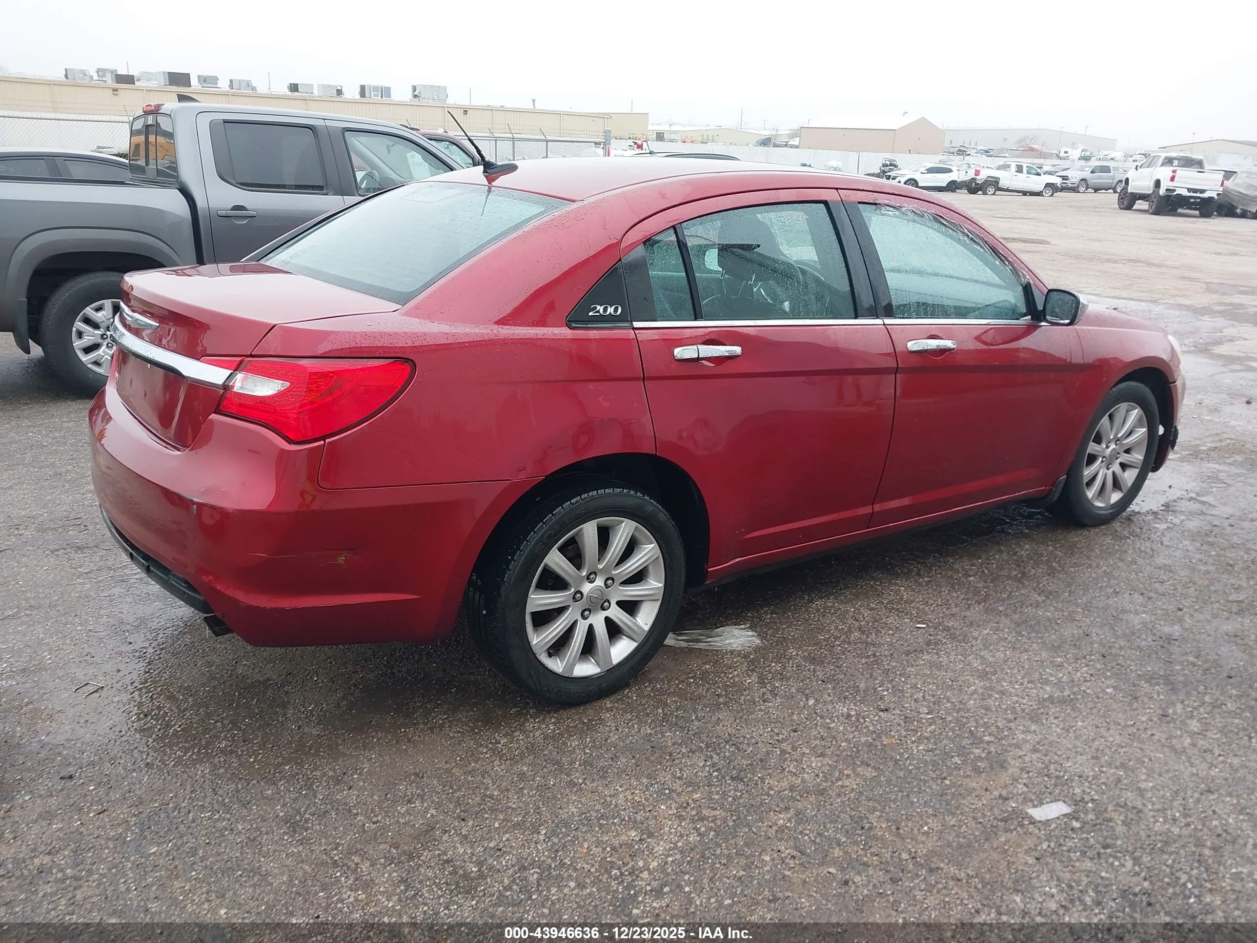 CHRYSLER 200 image 4