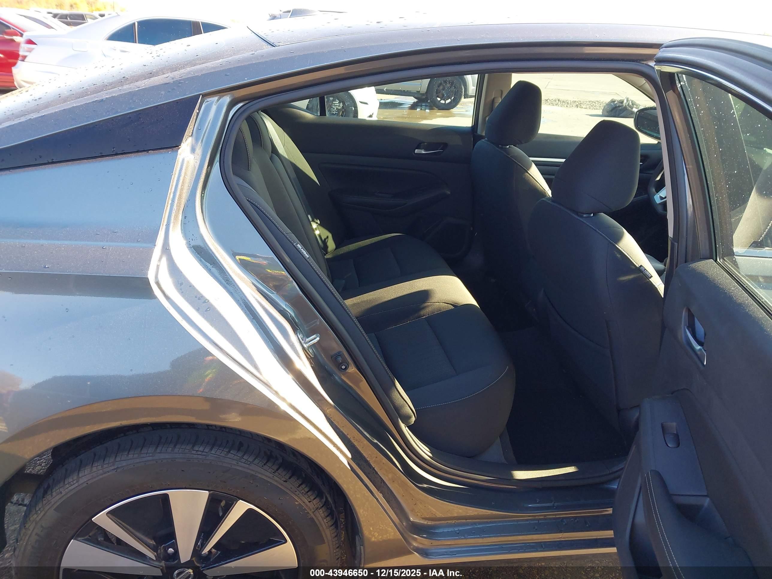 NISSAN ALTIMA image 8