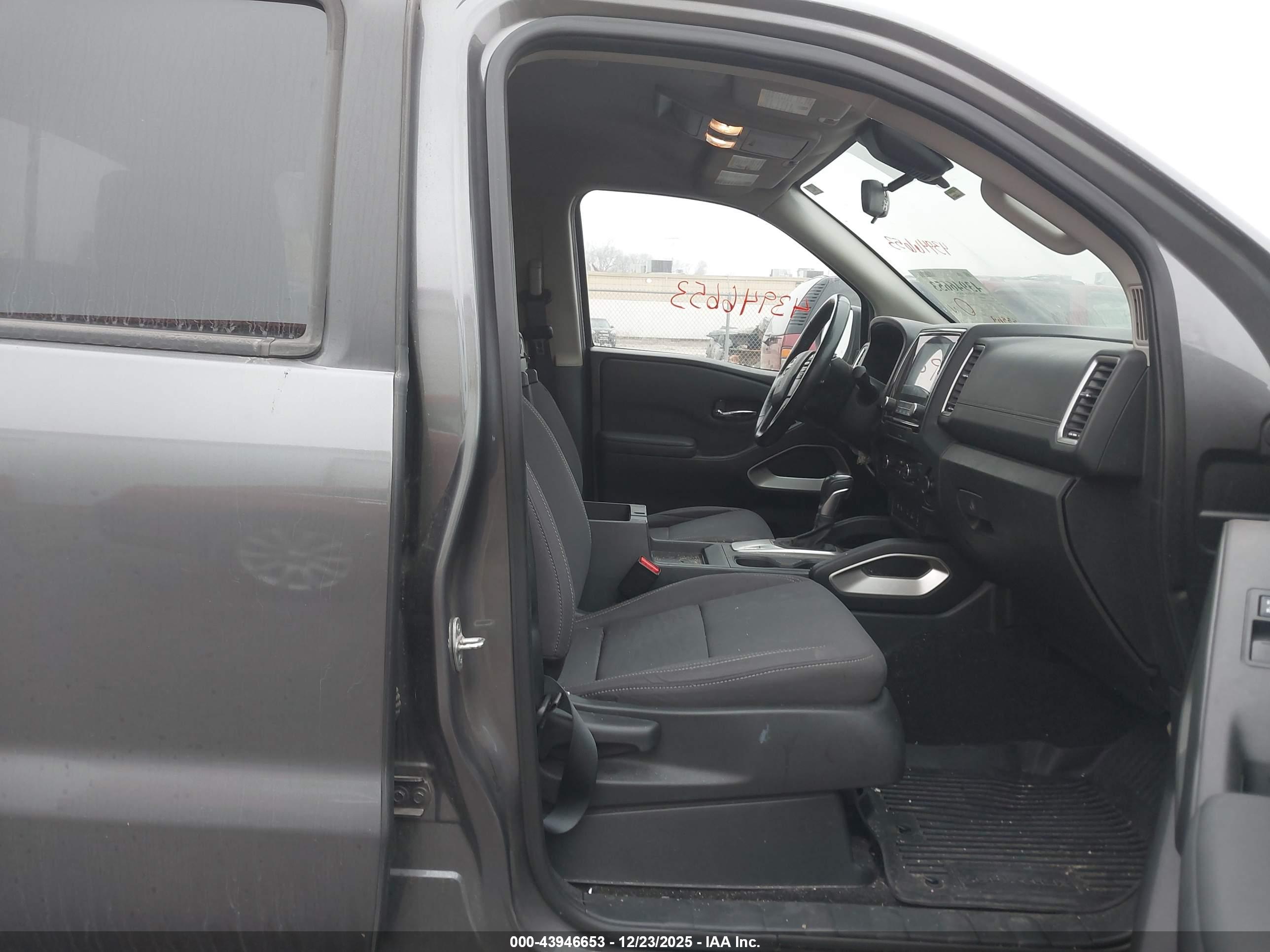 NISSAN FRONTIER image 5