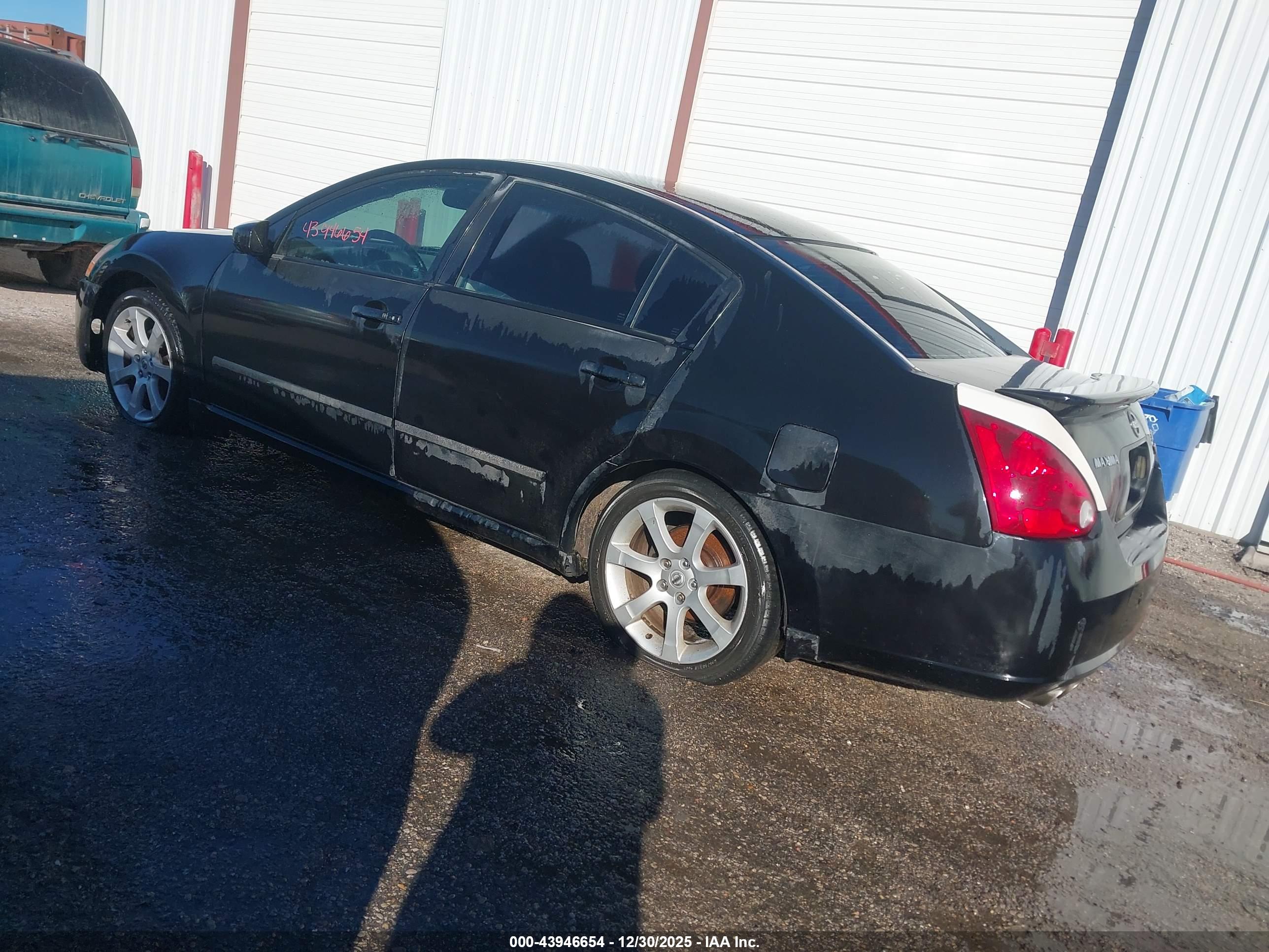 NISSAN MAXIMA image 3