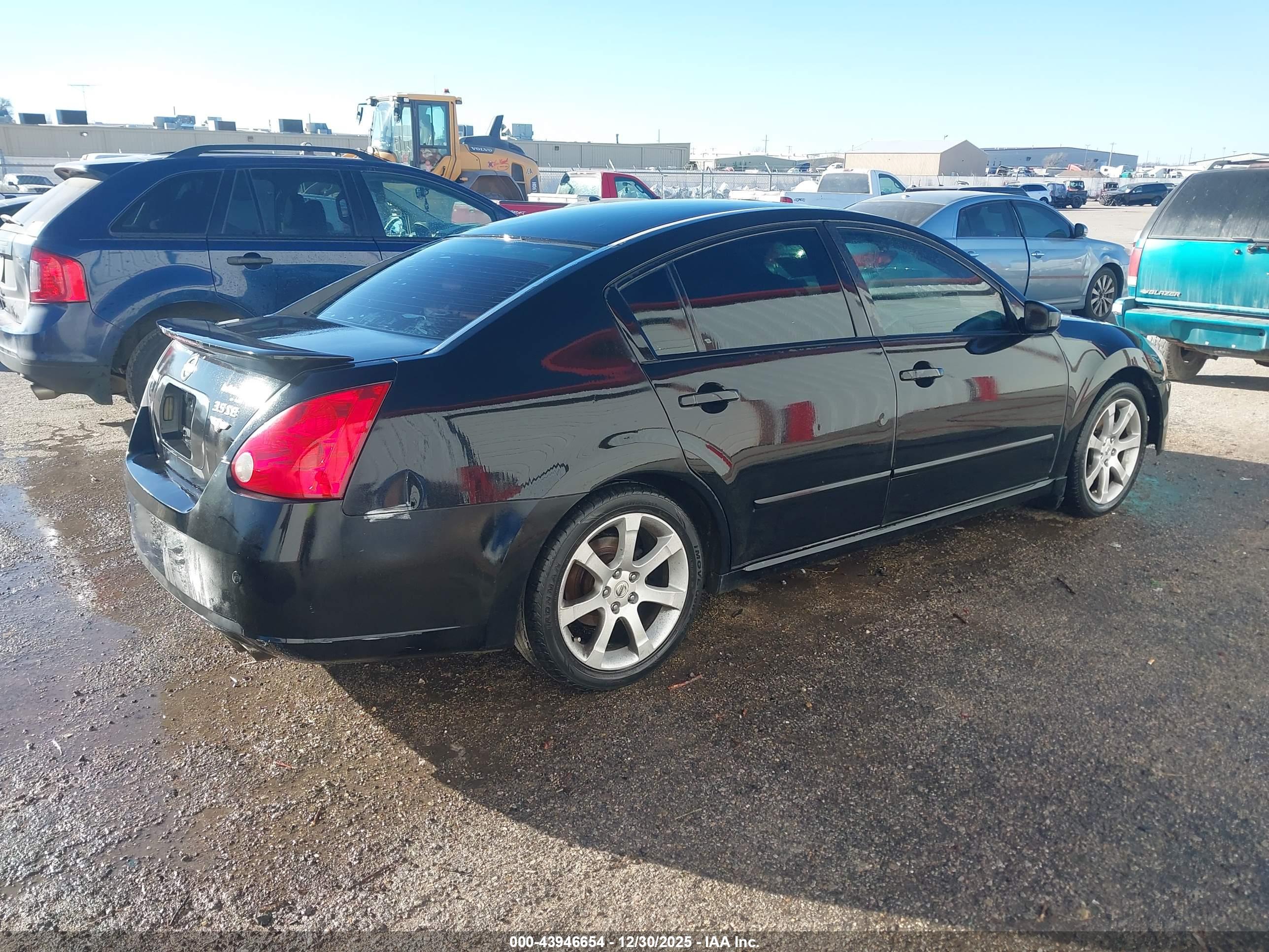 NISSAN MAXIMA image 4