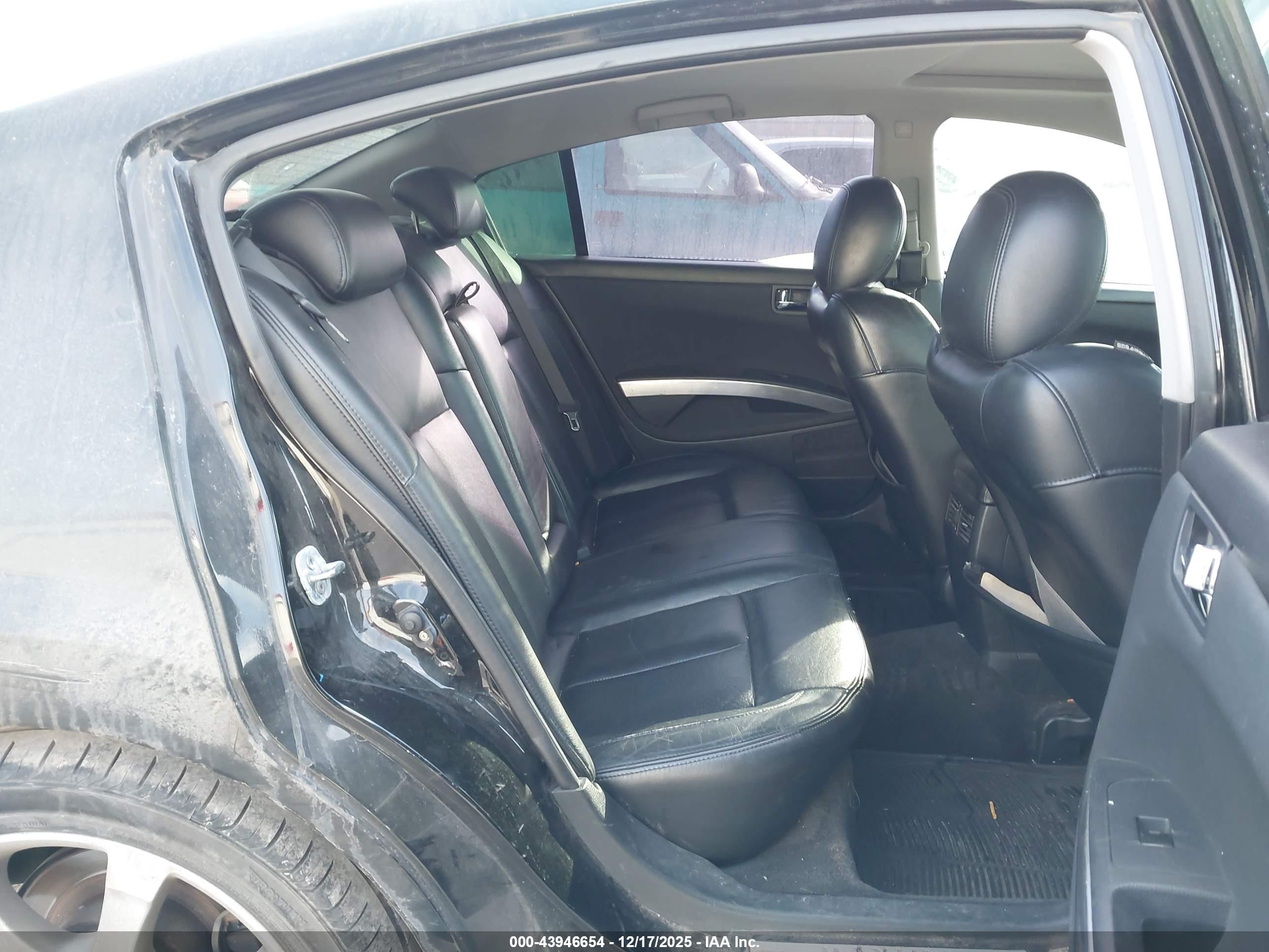 NISSAN MAXIMA image 8