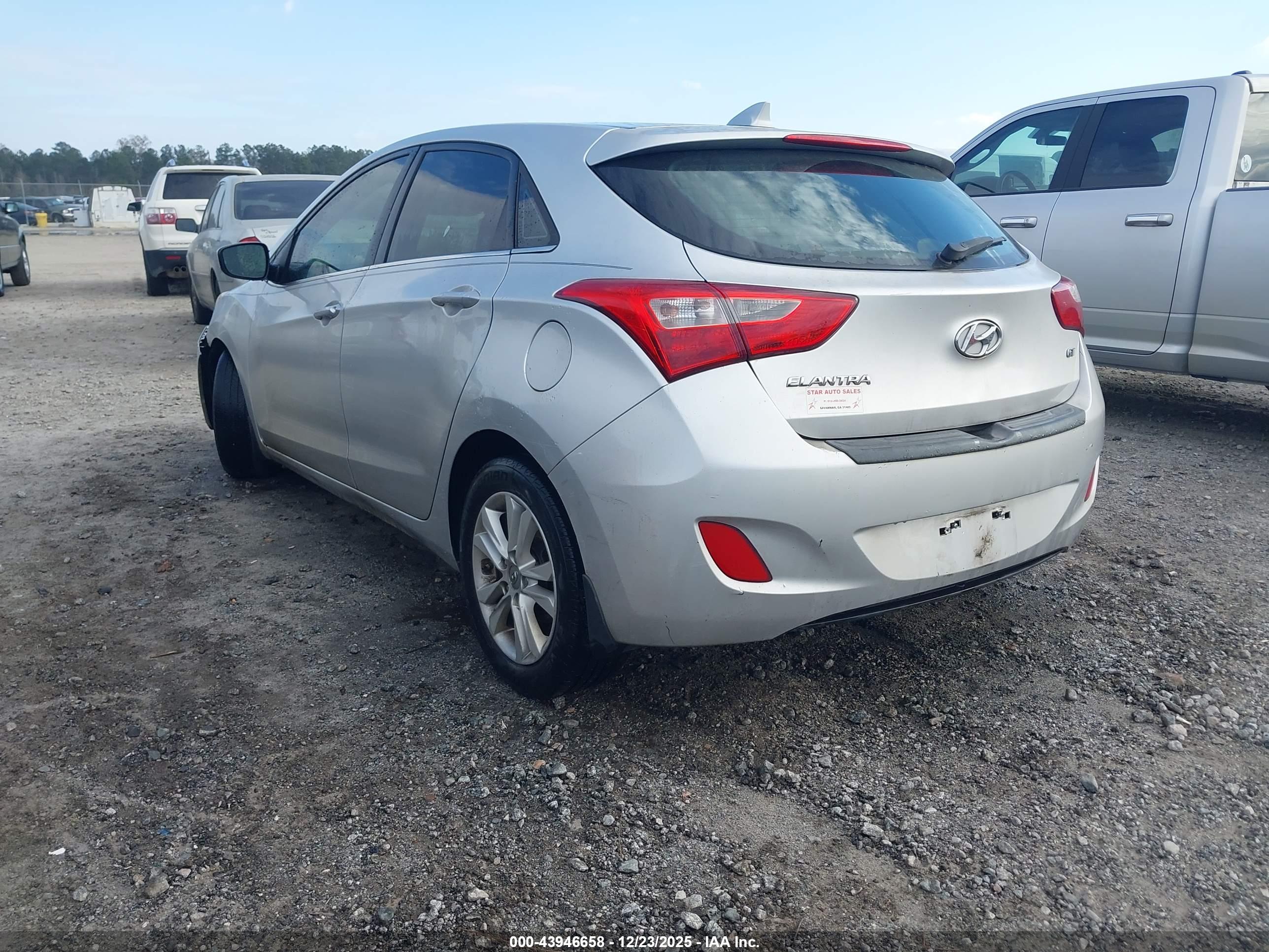 HYUNDAI ELANTRA image 3