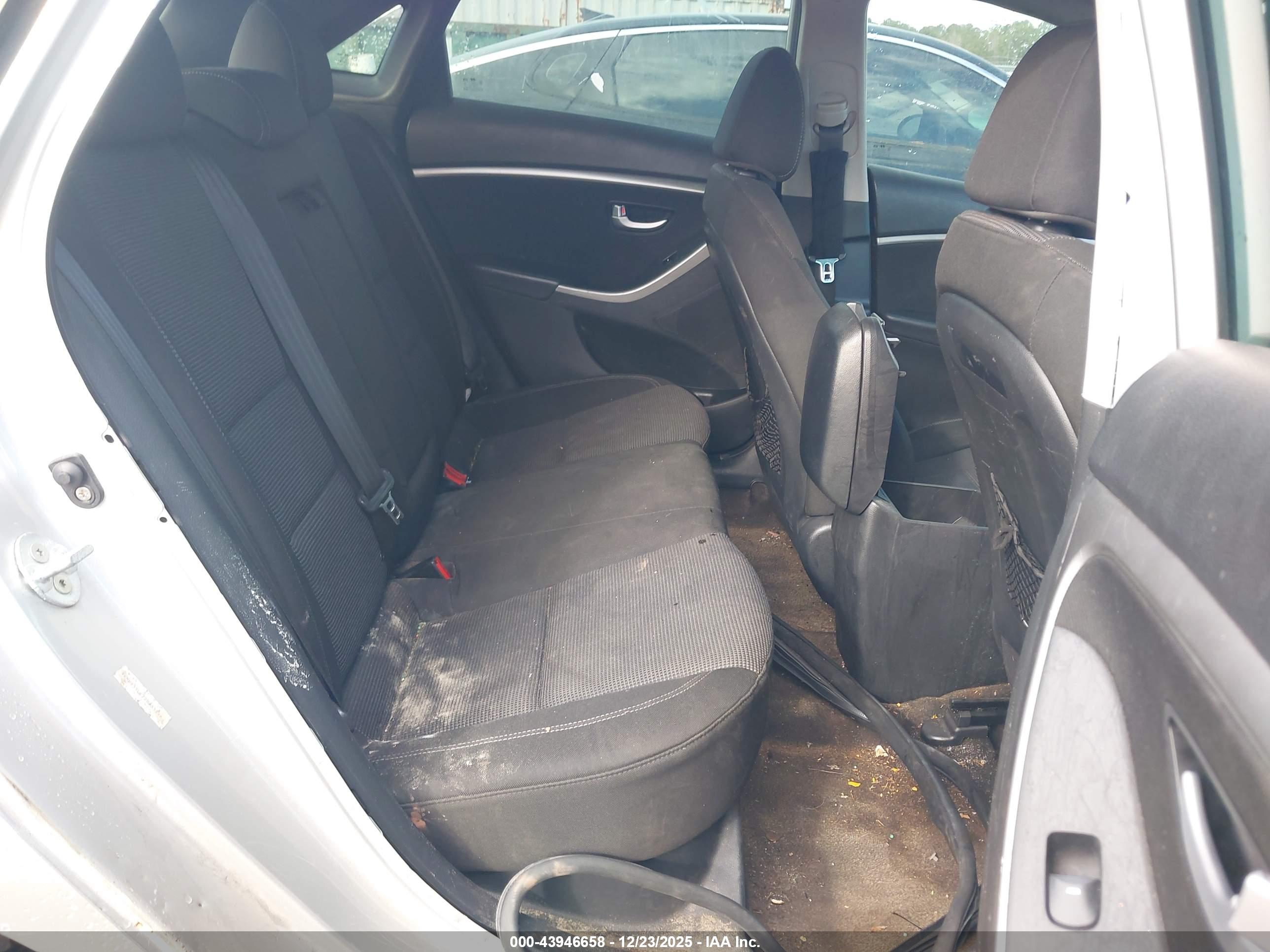 HYUNDAI ELANTRA image 8