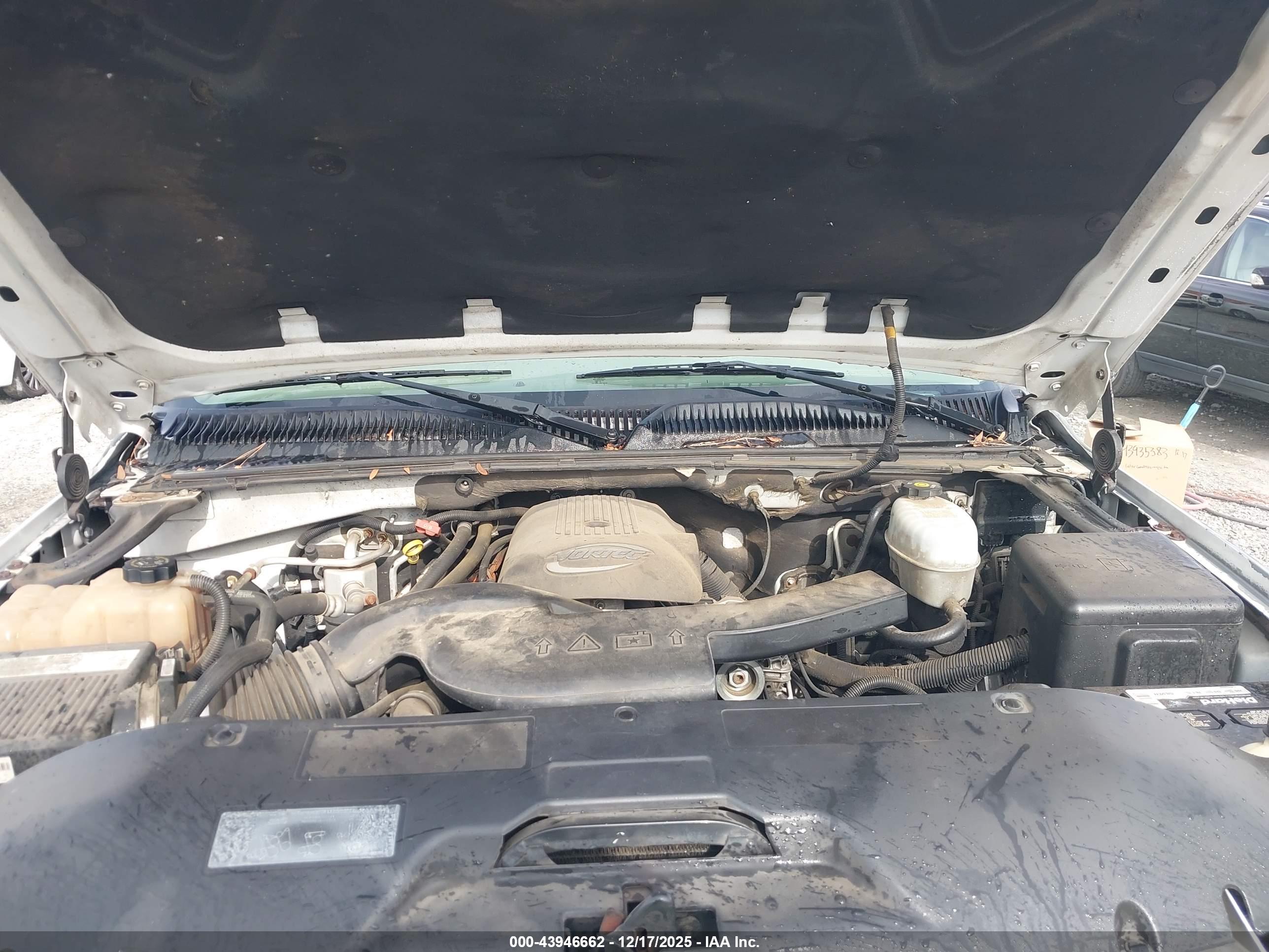 CHEVROLET TAHOE image 10