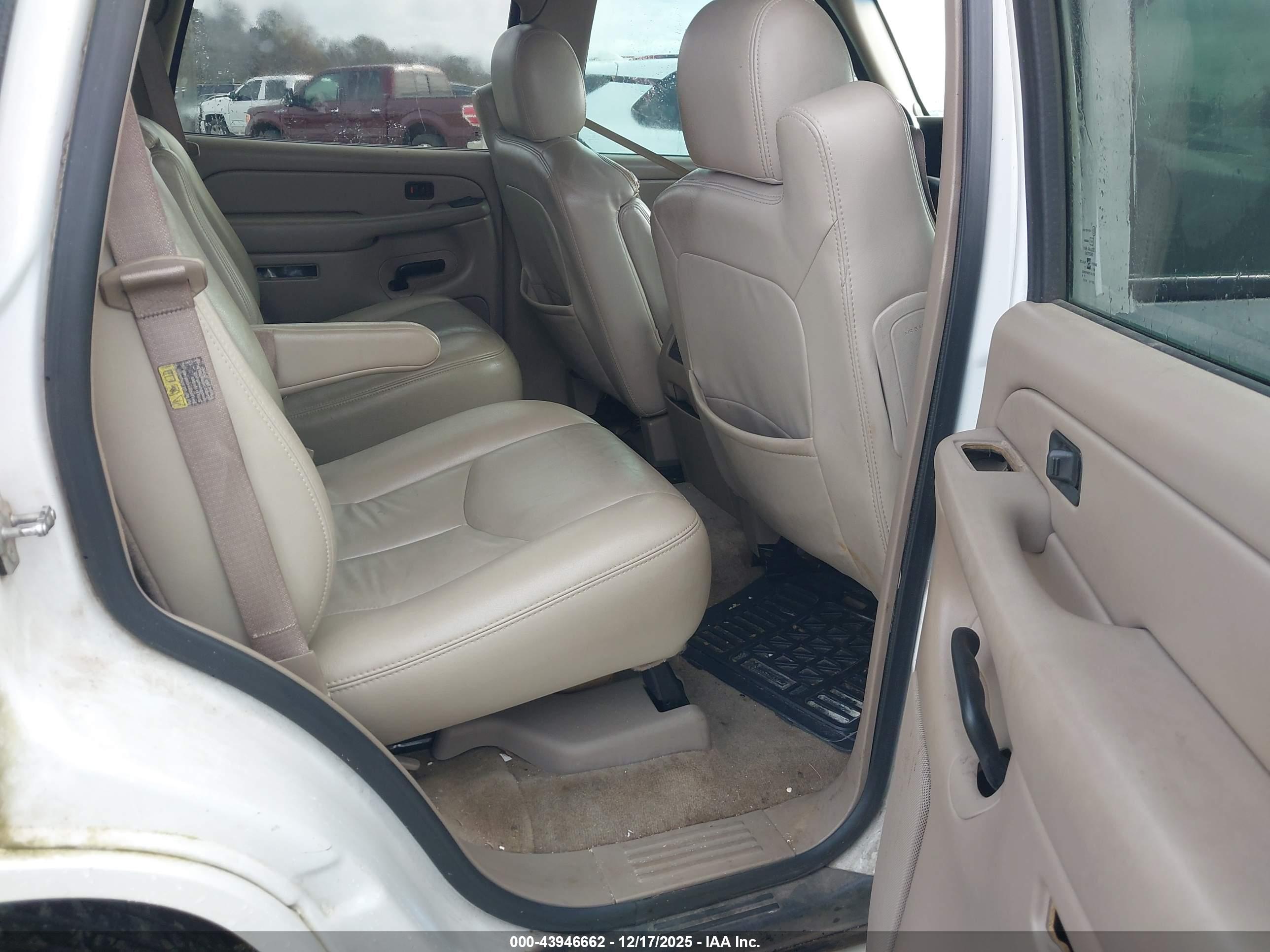 CHEVROLET TAHOE image 8