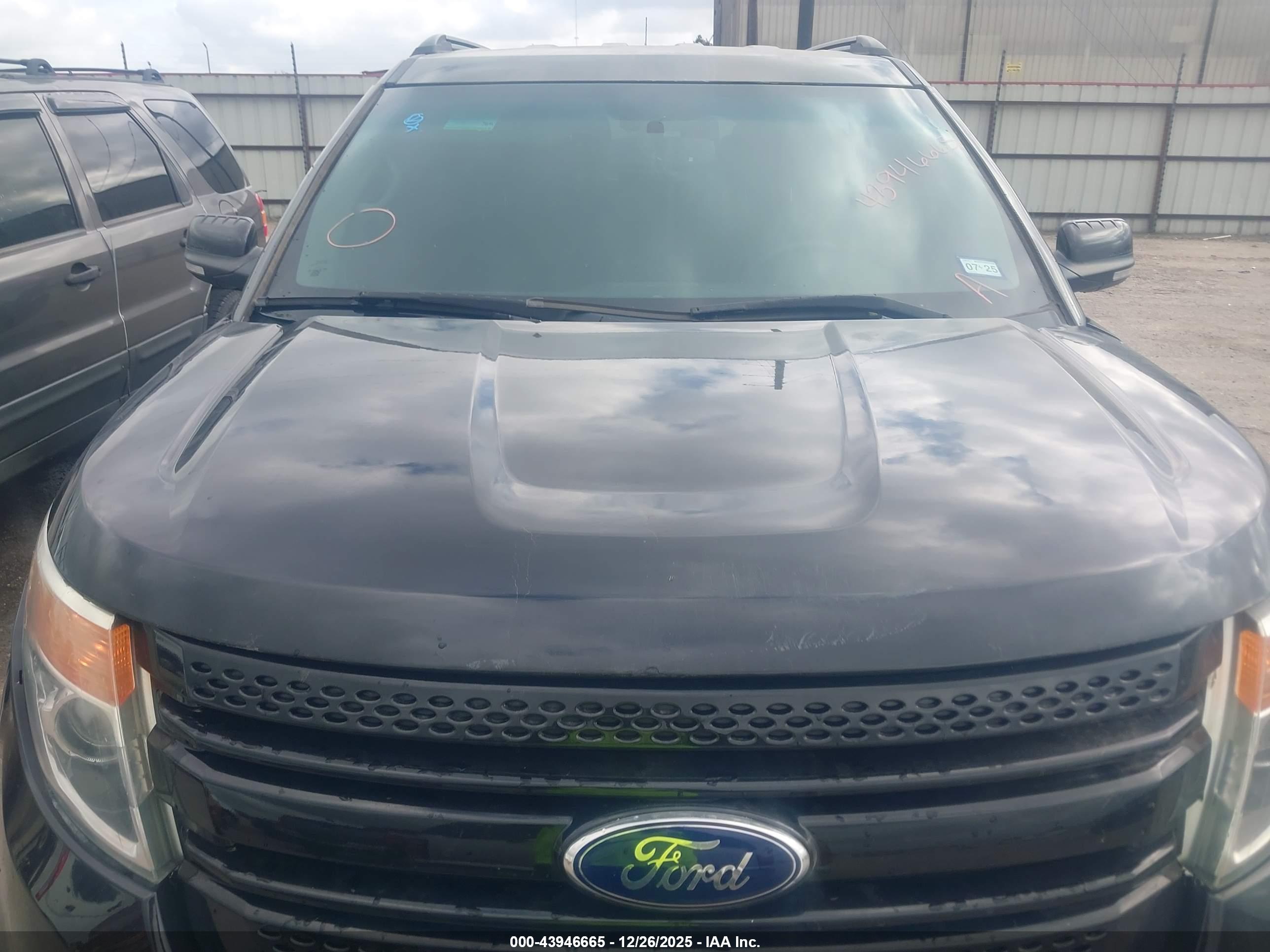 FORD EXPLORER image 10