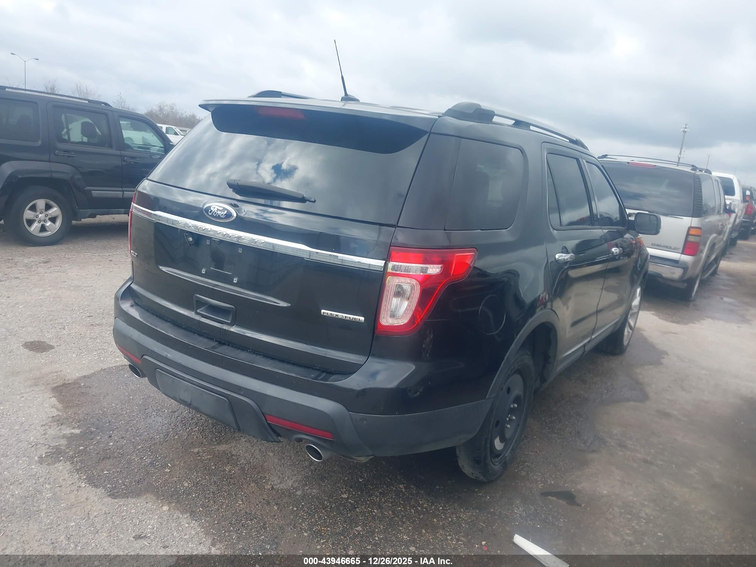 FORD EXPLORER image 4