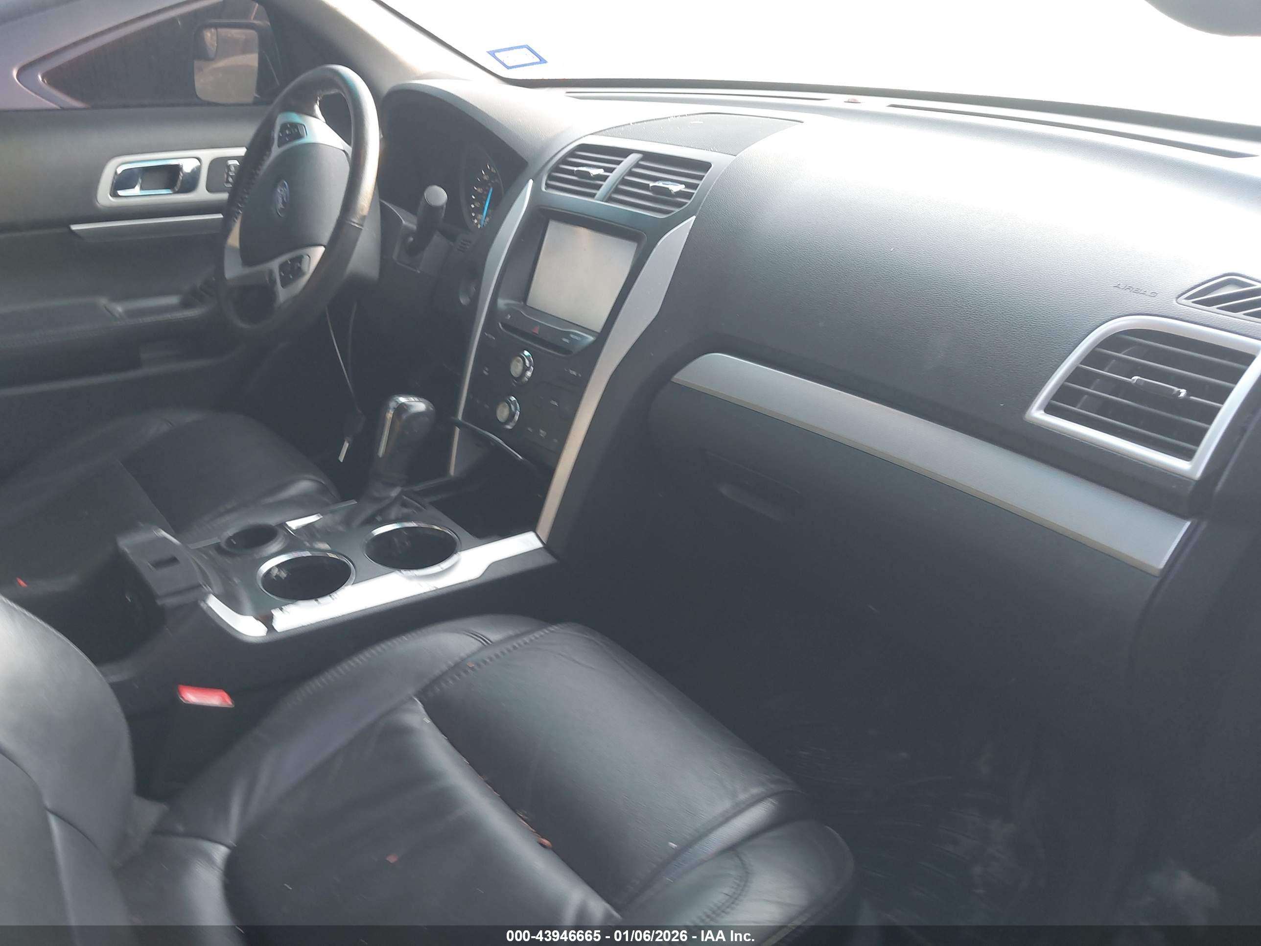 FORD EXPLORER image 5