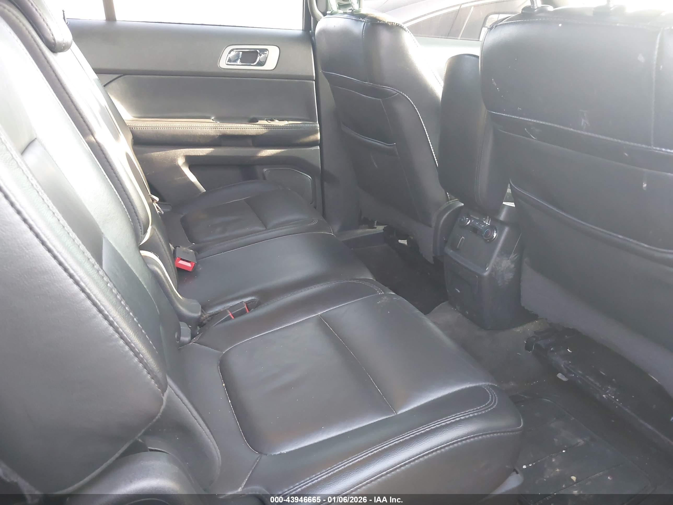 FORD EXPLORER image 8