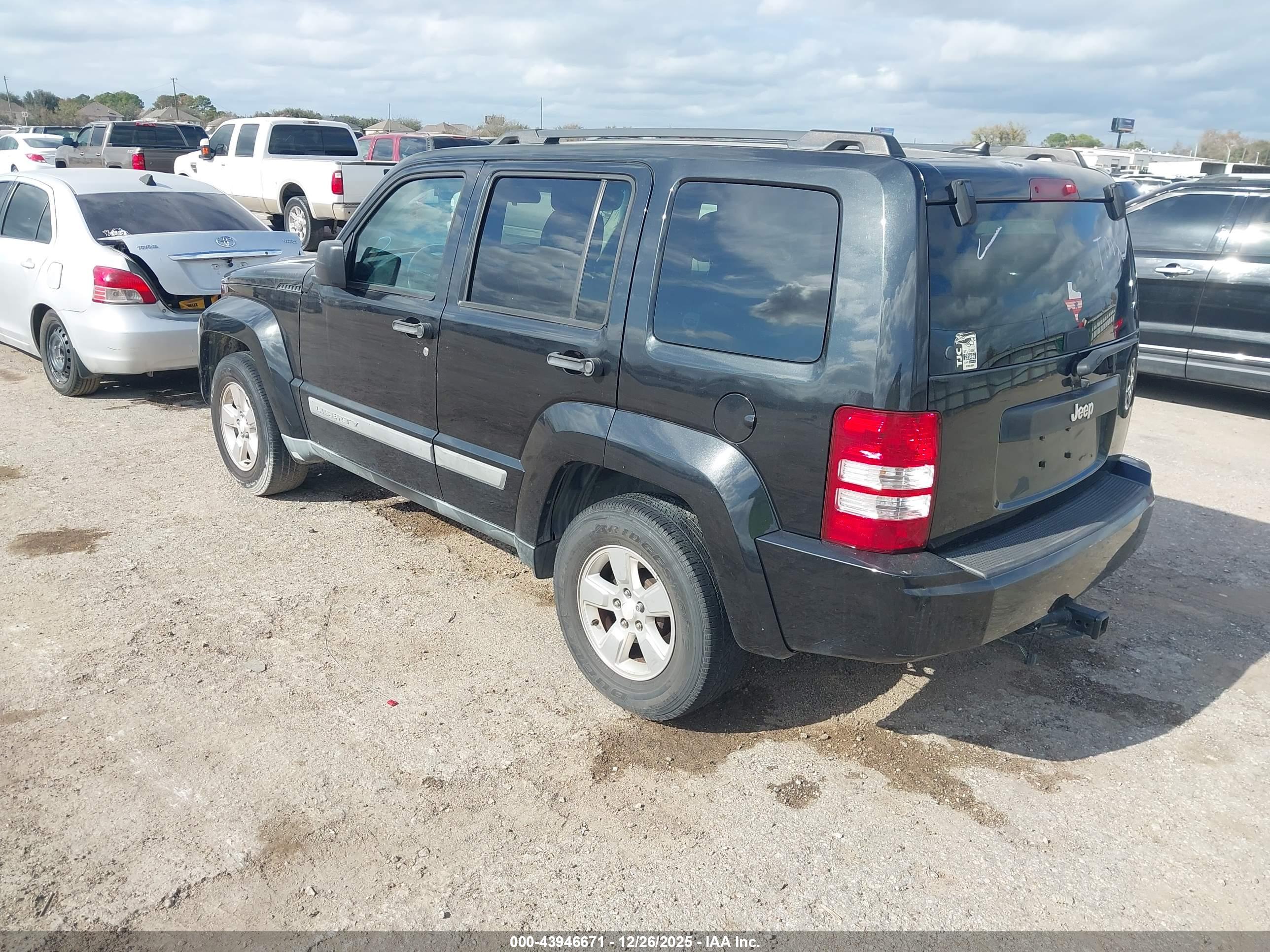 JEEP LIBERTY image 3