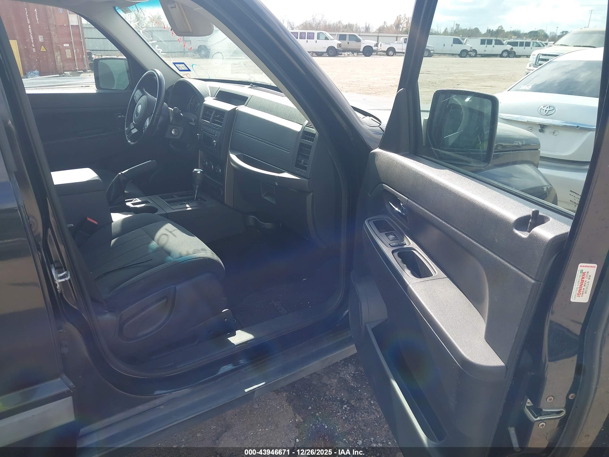 JEEP LIBERTY image 5
