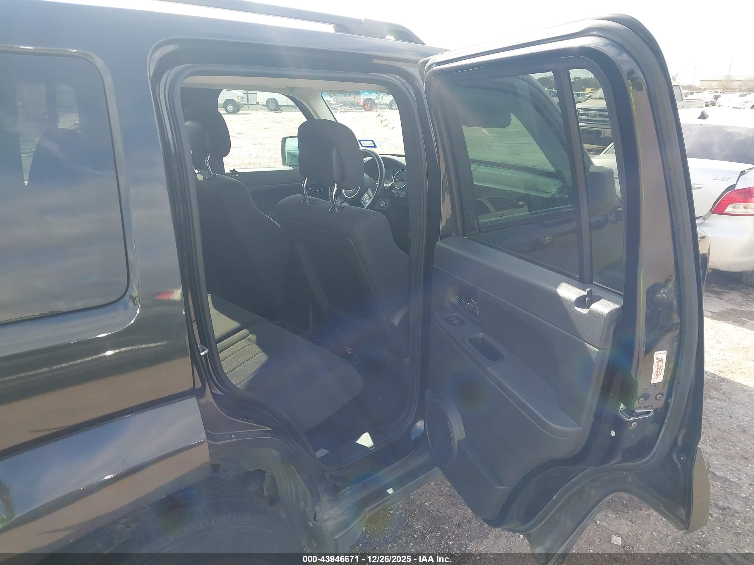 JEEP LIBERTY image 8