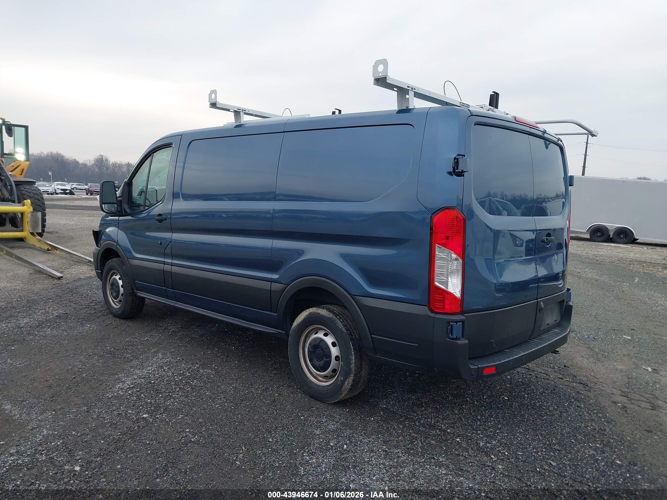 FORD TRANSIT-250 image 3