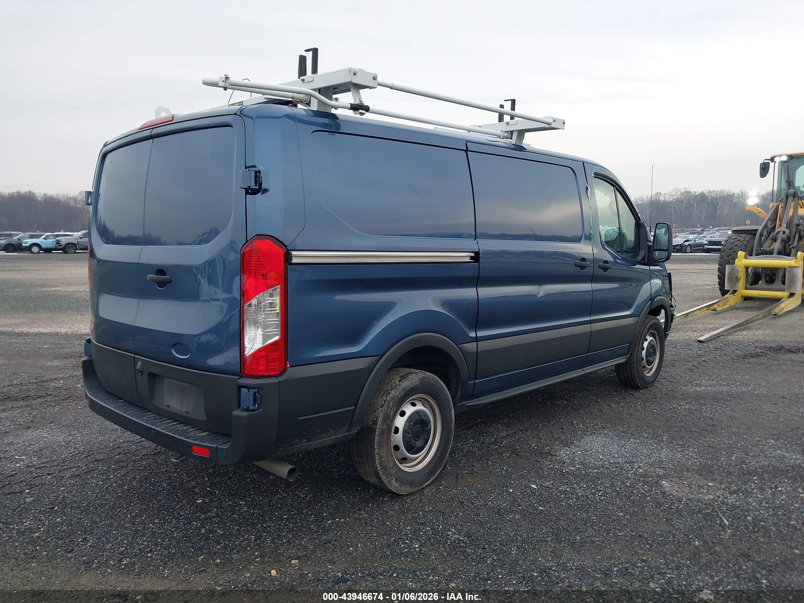 FORD TRANSIT-250 image 4