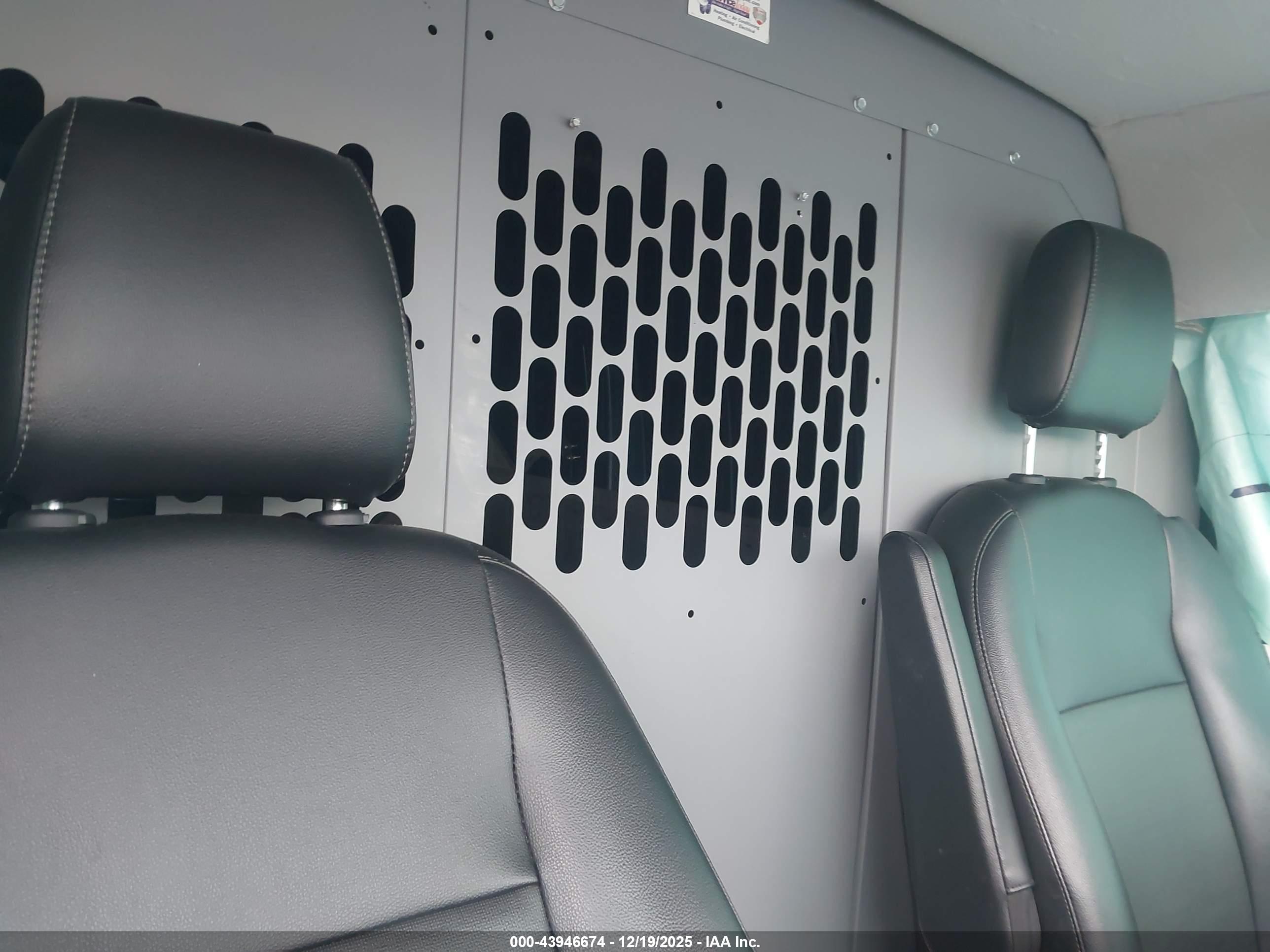 FORD TRANSIT-250 image 8
