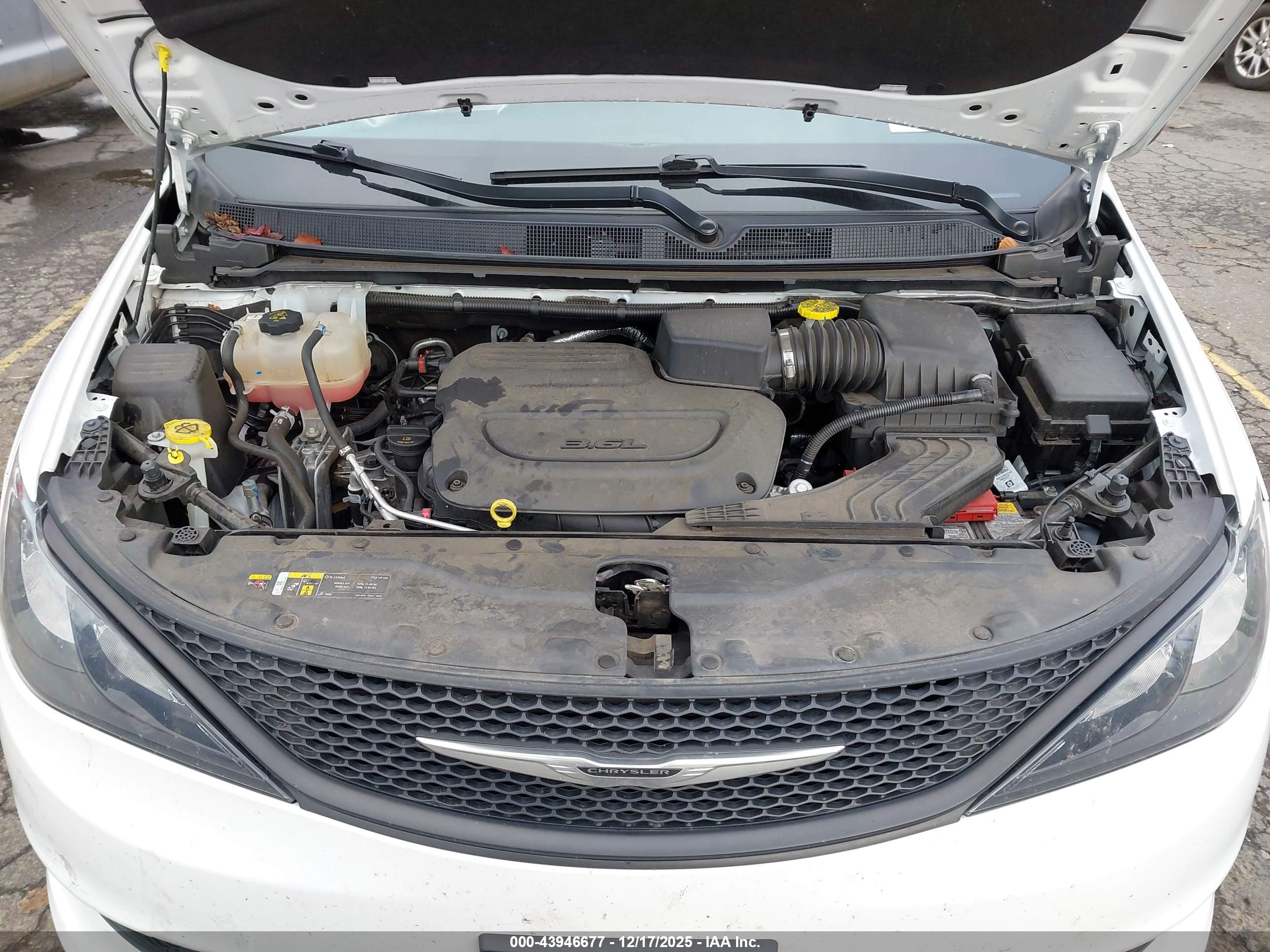 CHRYSLER VOYAGER image 10