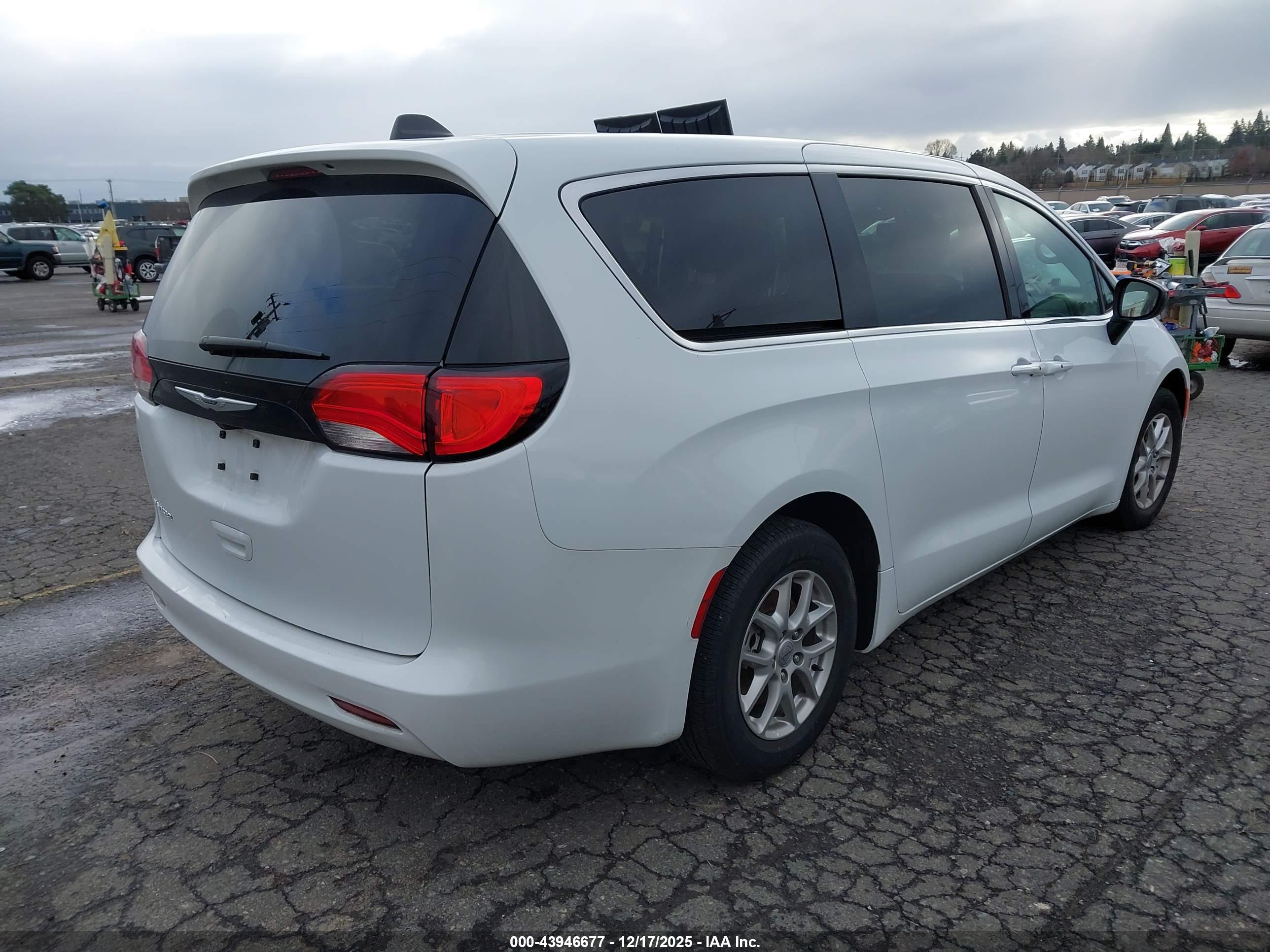 CHRYSLER VOYAGER image 4