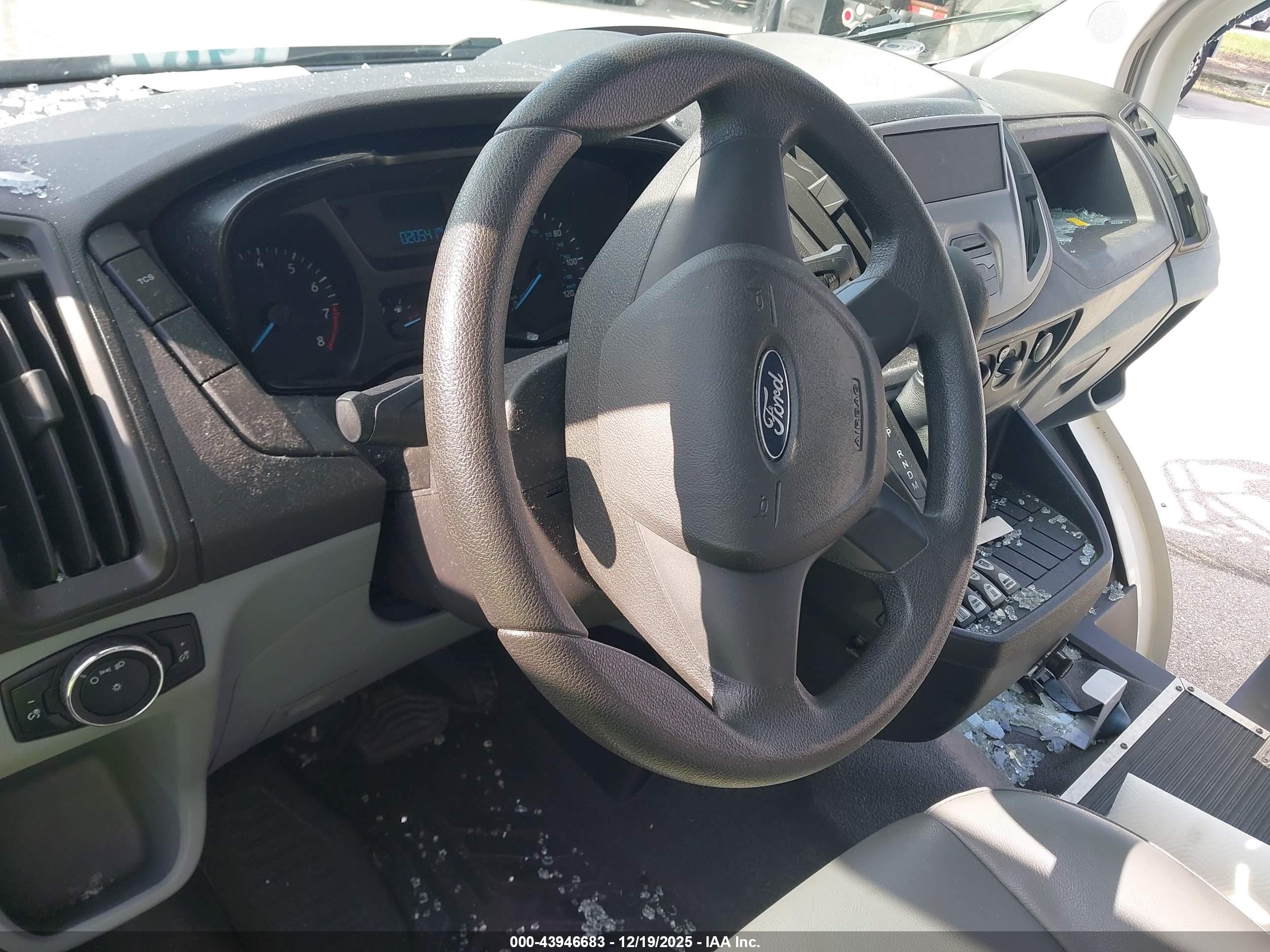 FORD TRANSIT-250 image 7