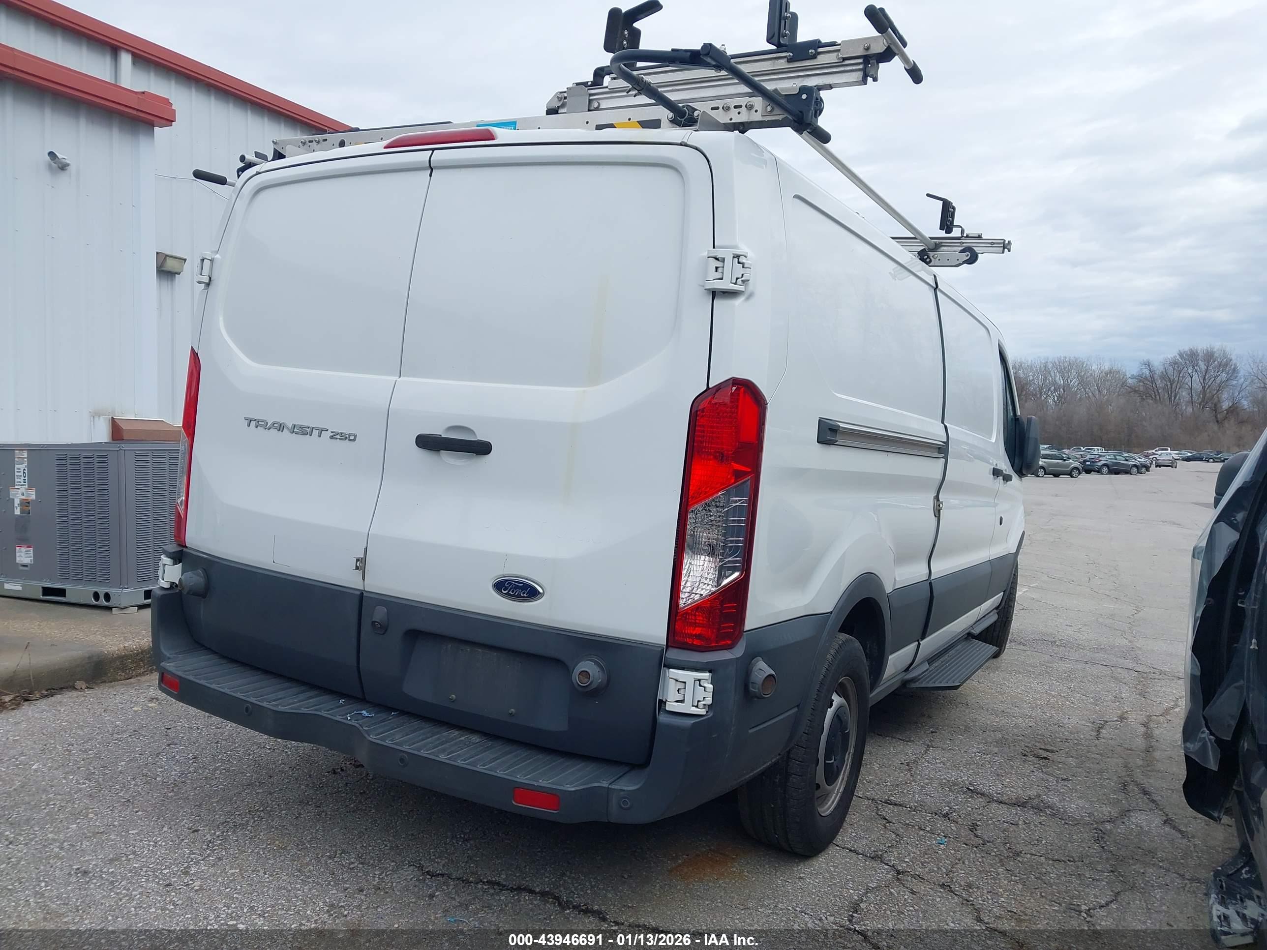 FORD TRANSIT-250 image 4
