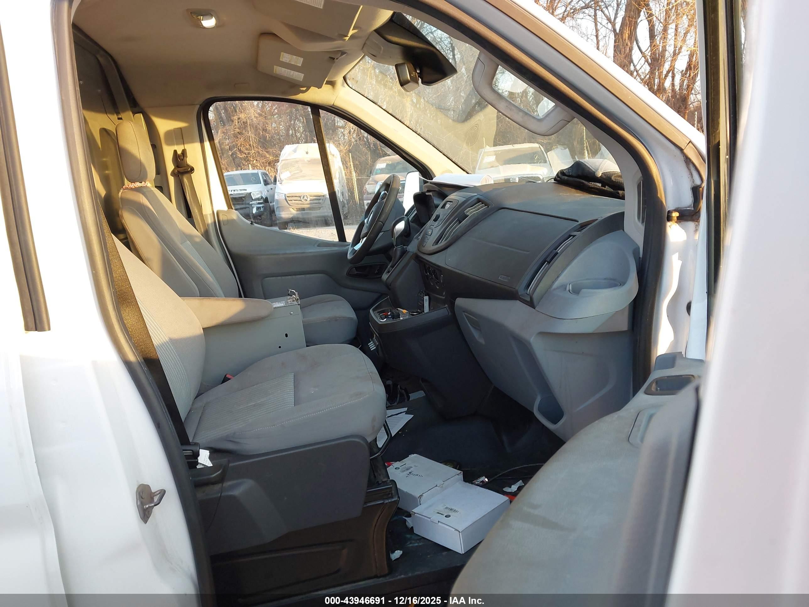 FORD TRANSIT-250 image 5