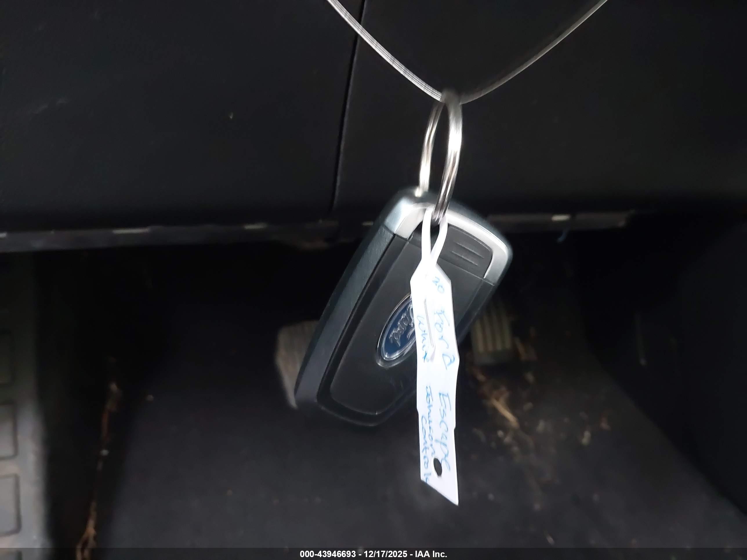 FORD ESCAPE image 11