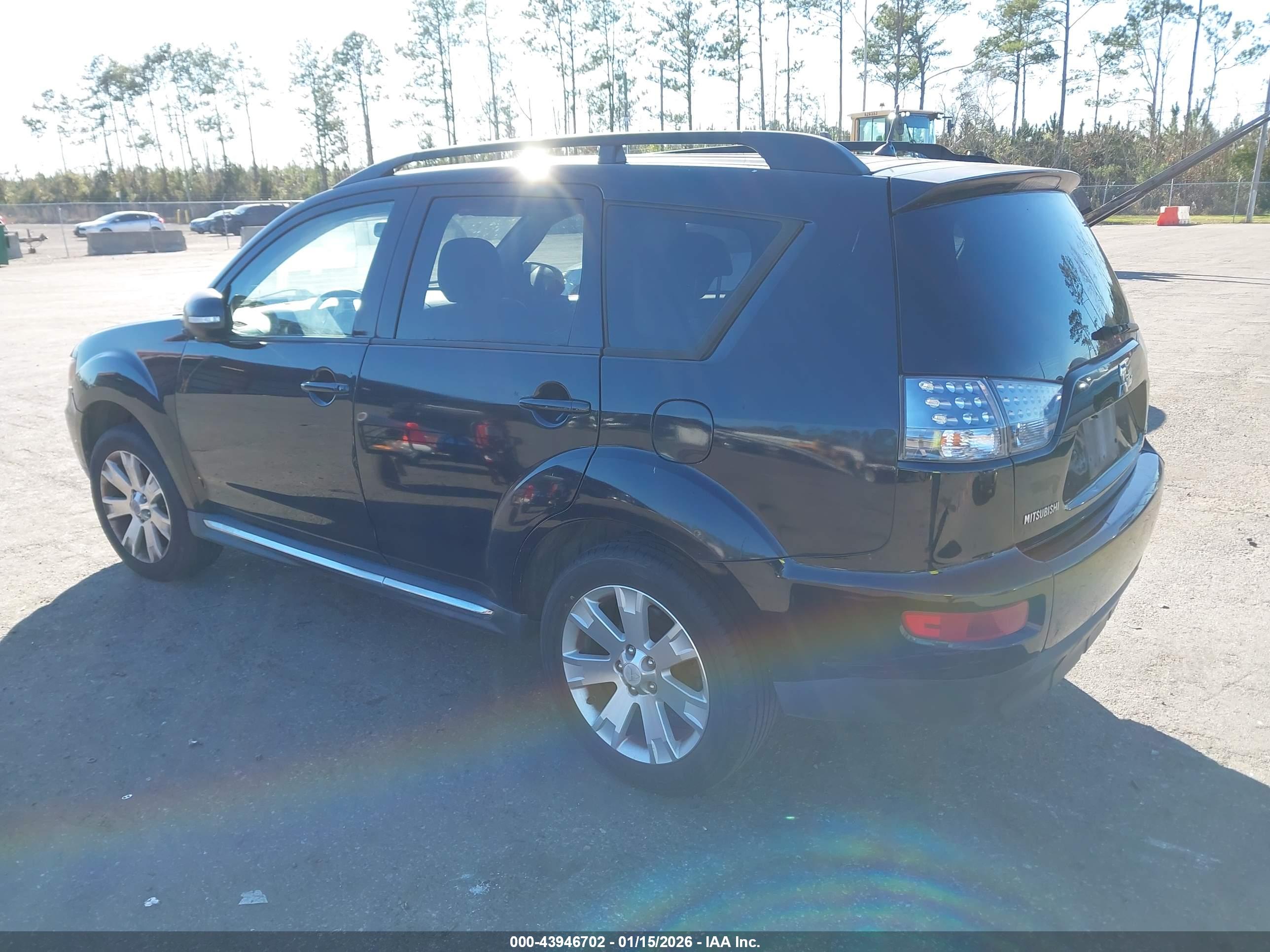 MITSUBISHI OUTLANDER image 3