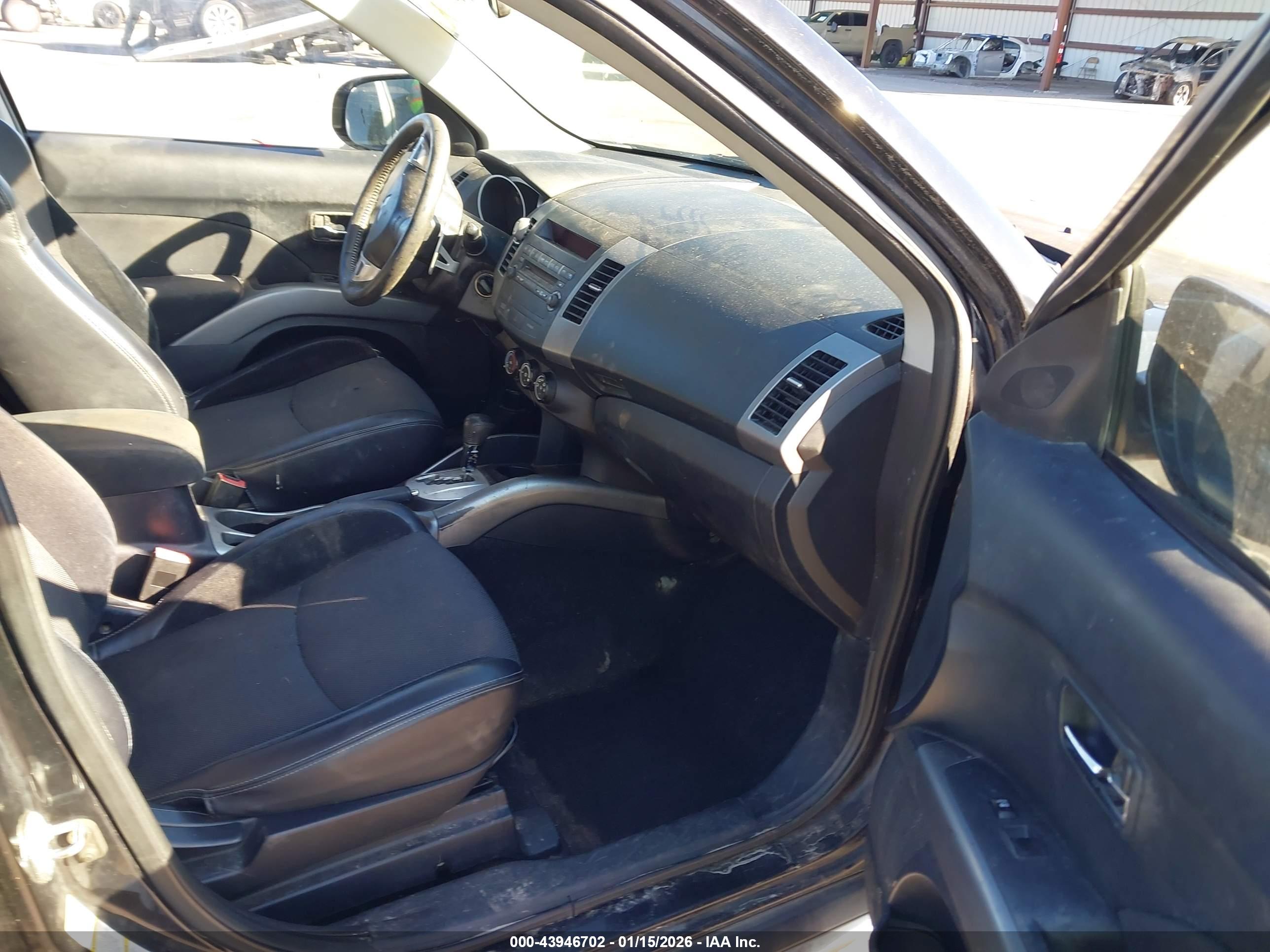 MITSUBISHI OUTLANDER image 5