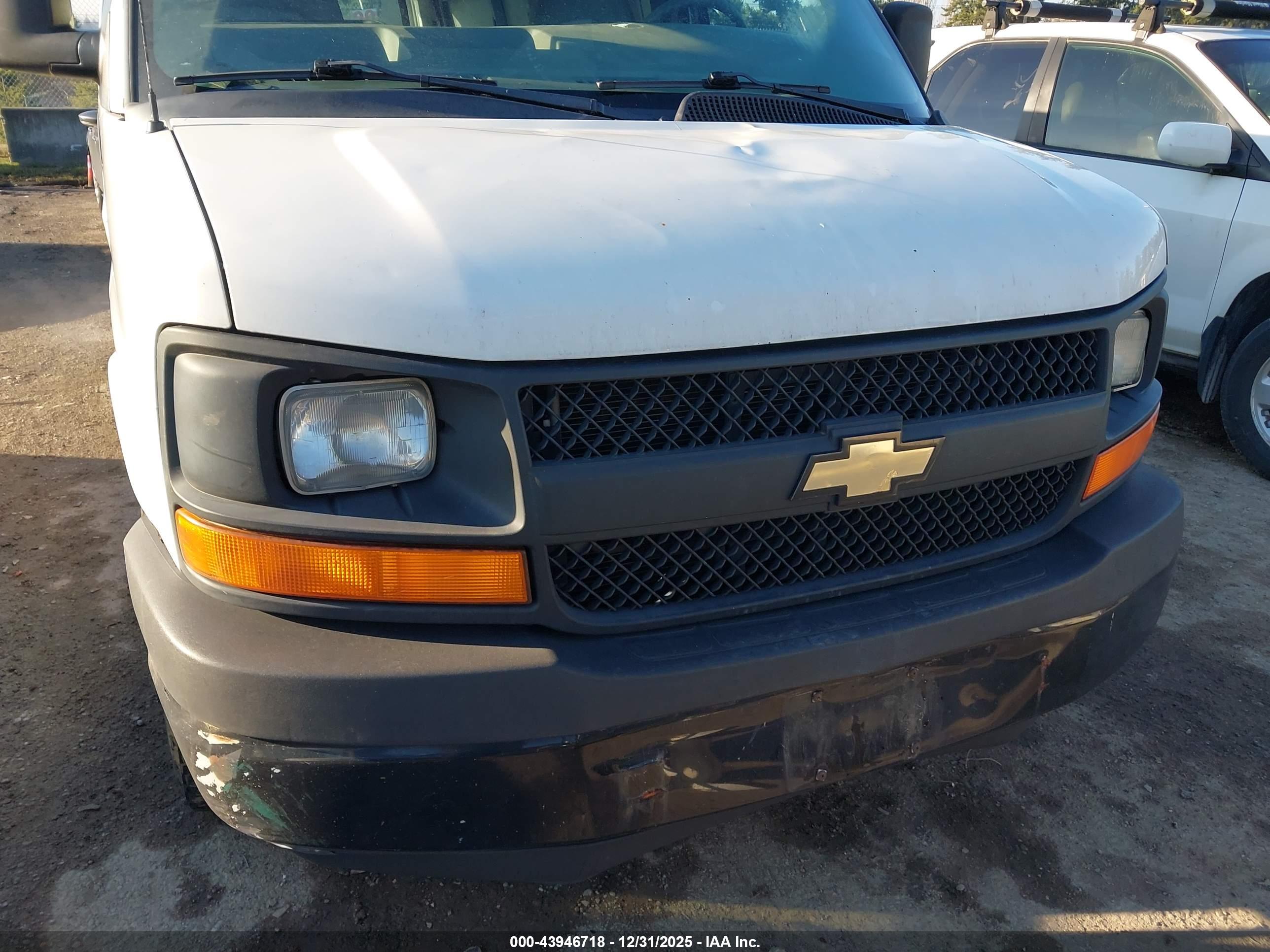 CHEVROLET EXPRESS image 6