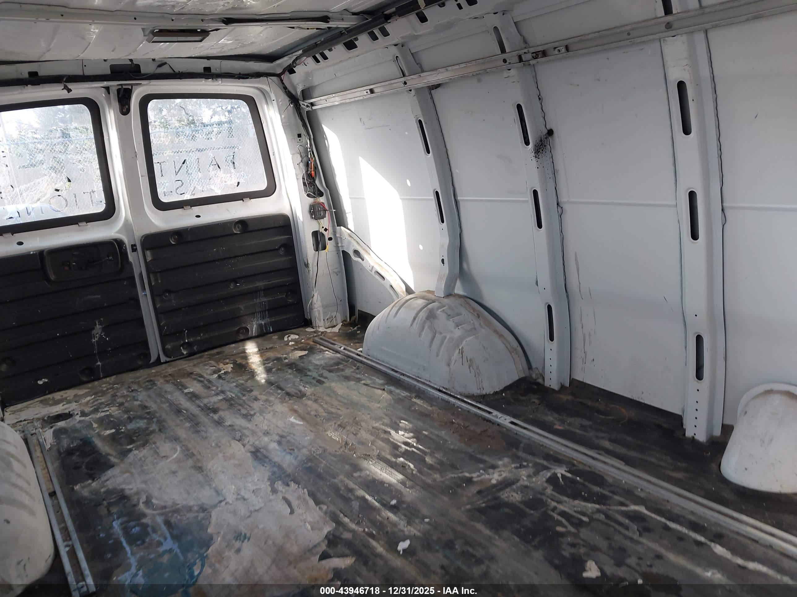 CHEVROLET EXPRESS image 8