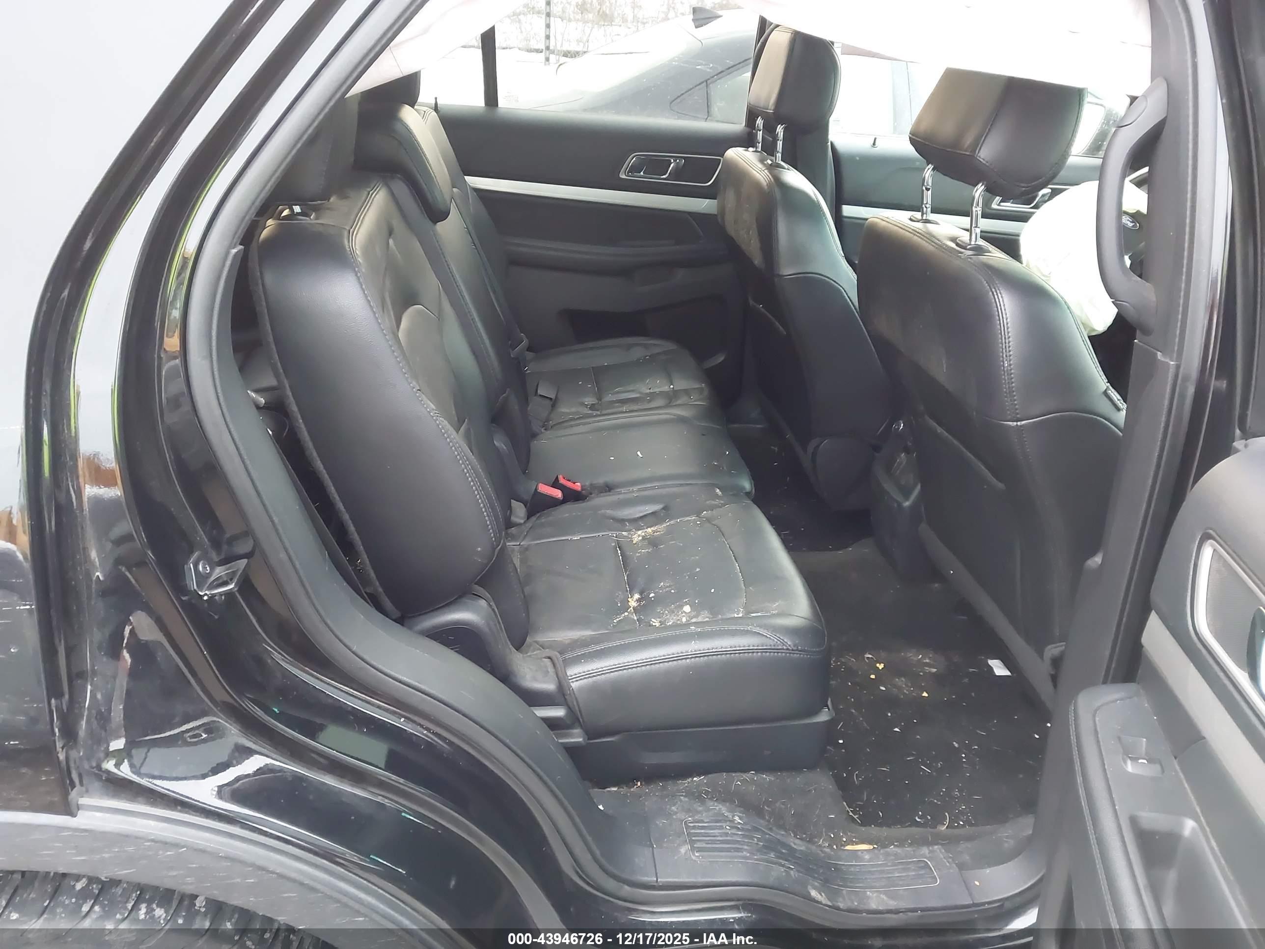 FORD EXPLORER image 8