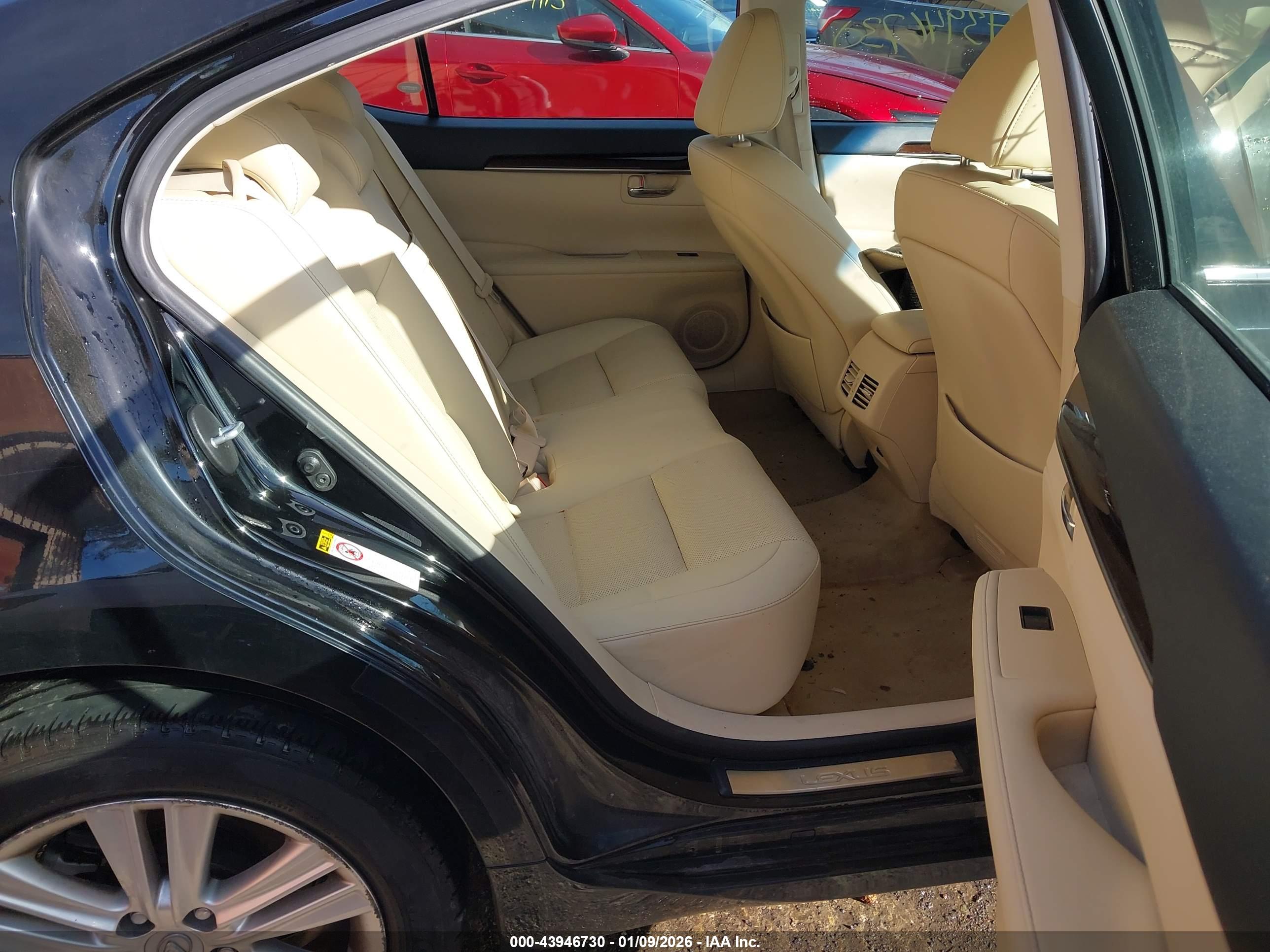 LEXUS ES image 8