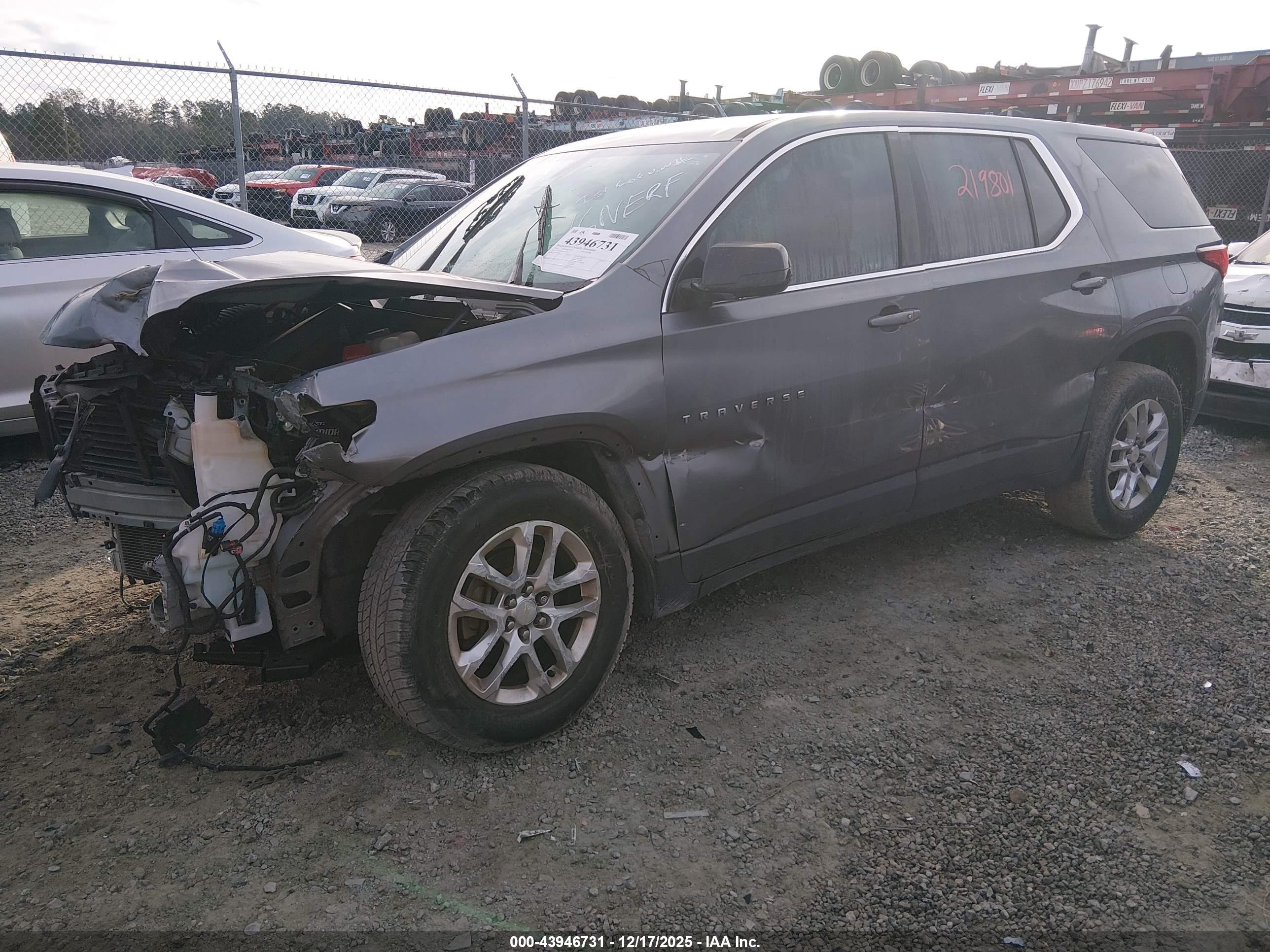 CHEVROLET TRAVERSE image 2