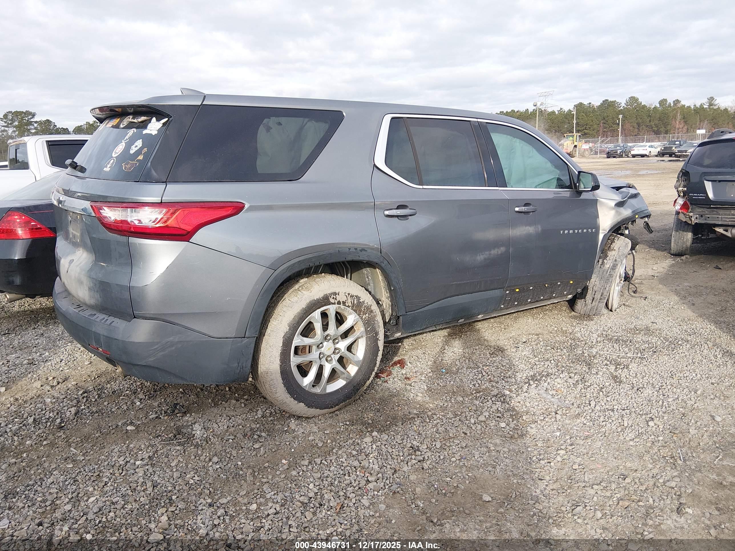 CHEVROLET TRAVERSE image 4