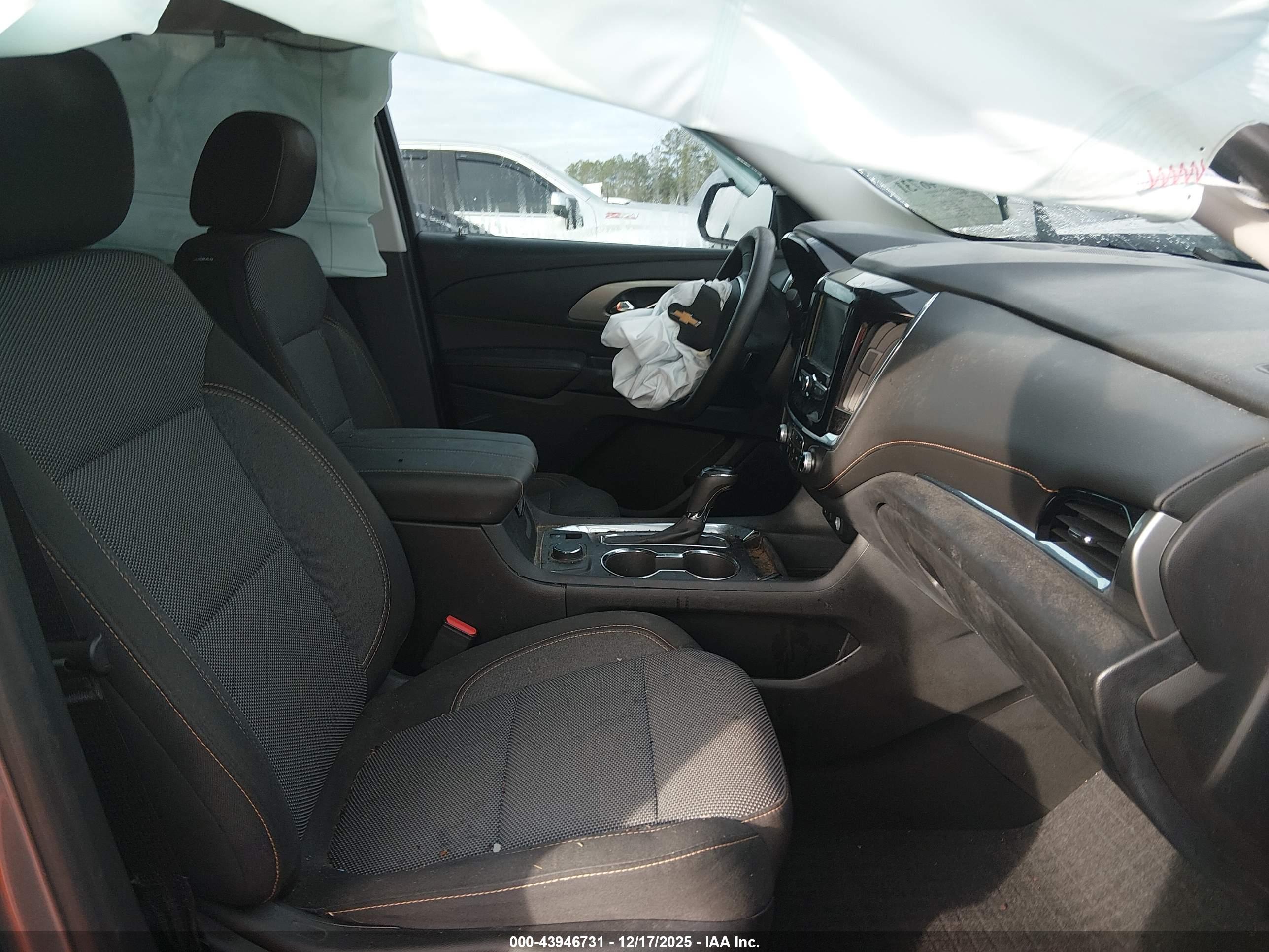 CHEVROLET TRAVERSE image 5