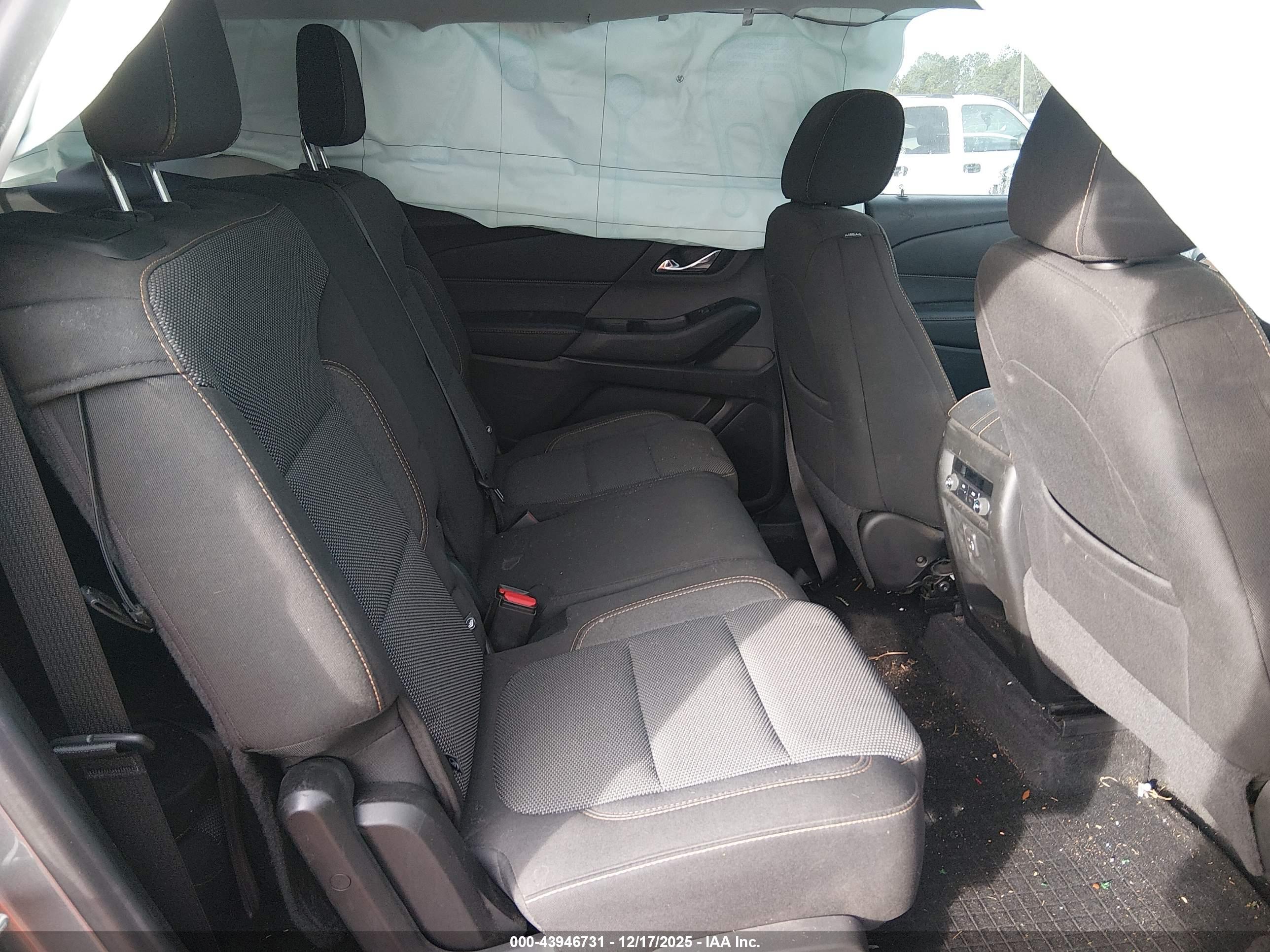 CHEVROLET TRAVERSE image 8
