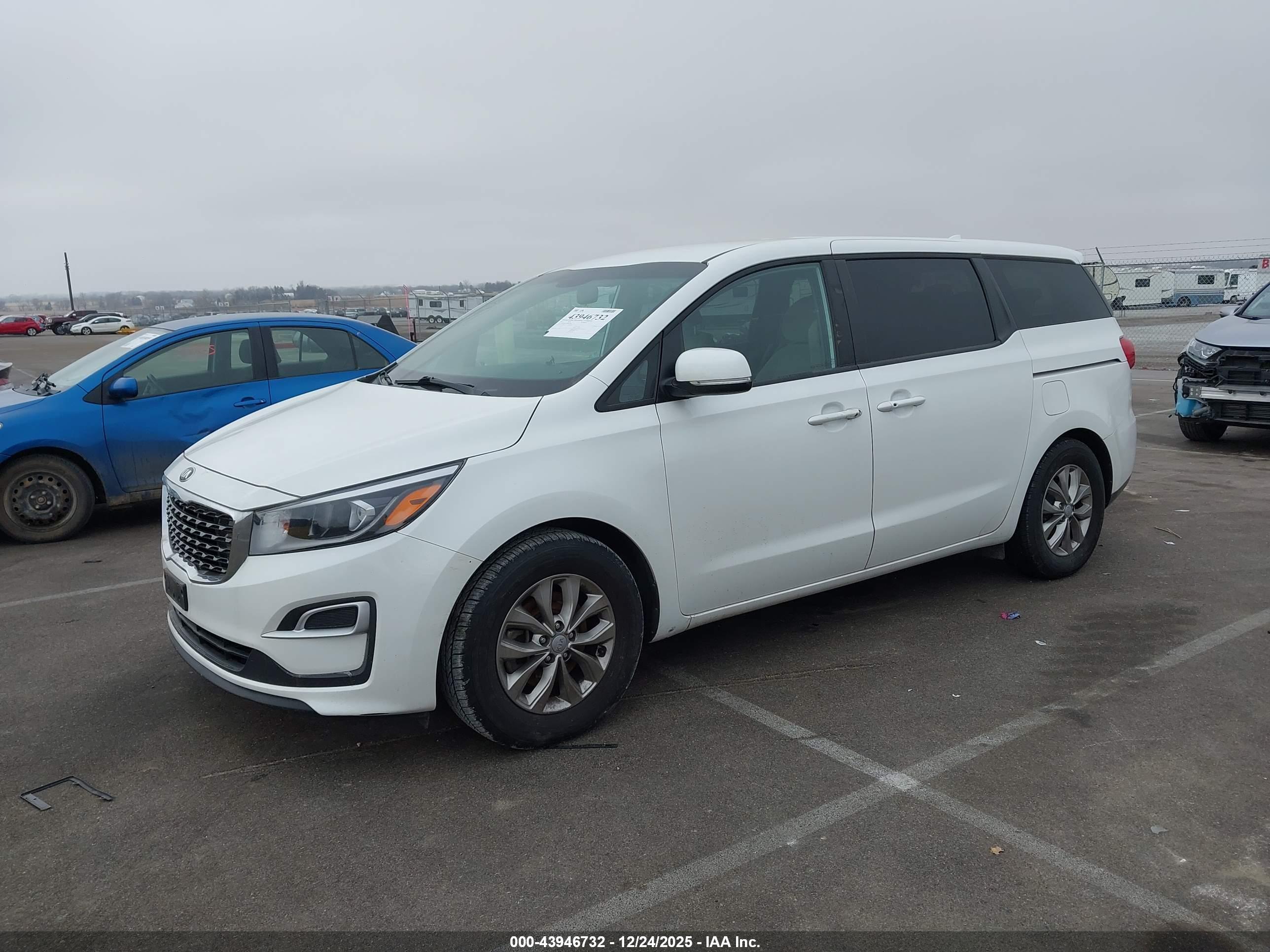 KIA SEDONA image 2