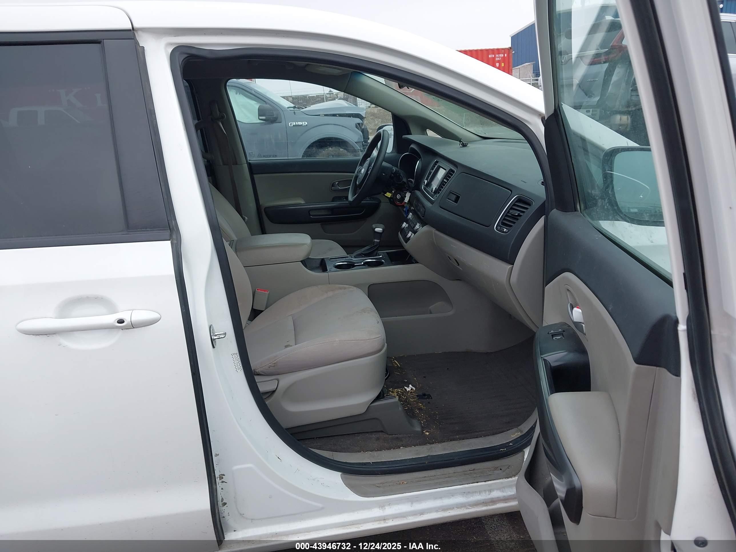 KIA SEDONA image 5