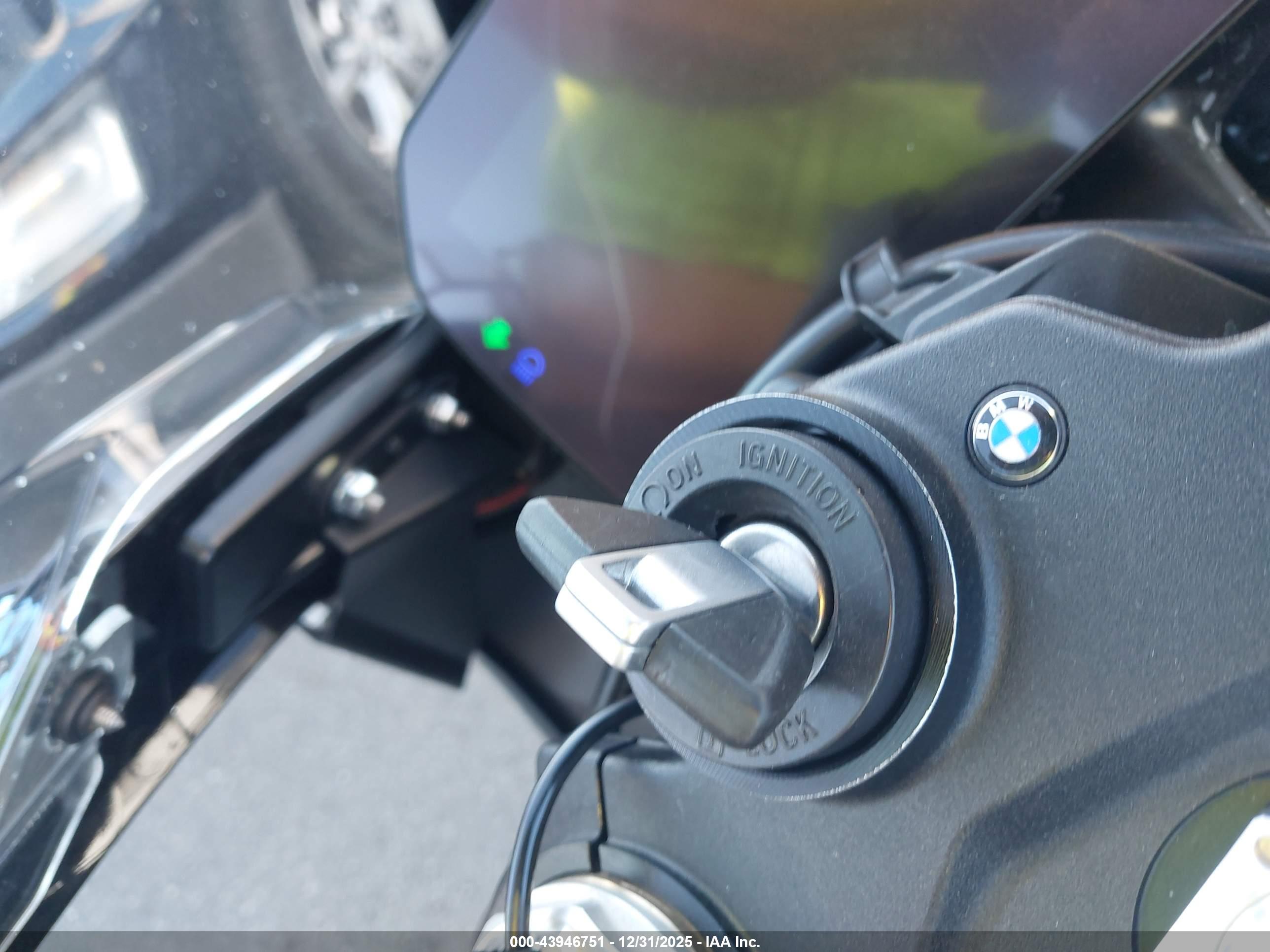 BMW S image 11