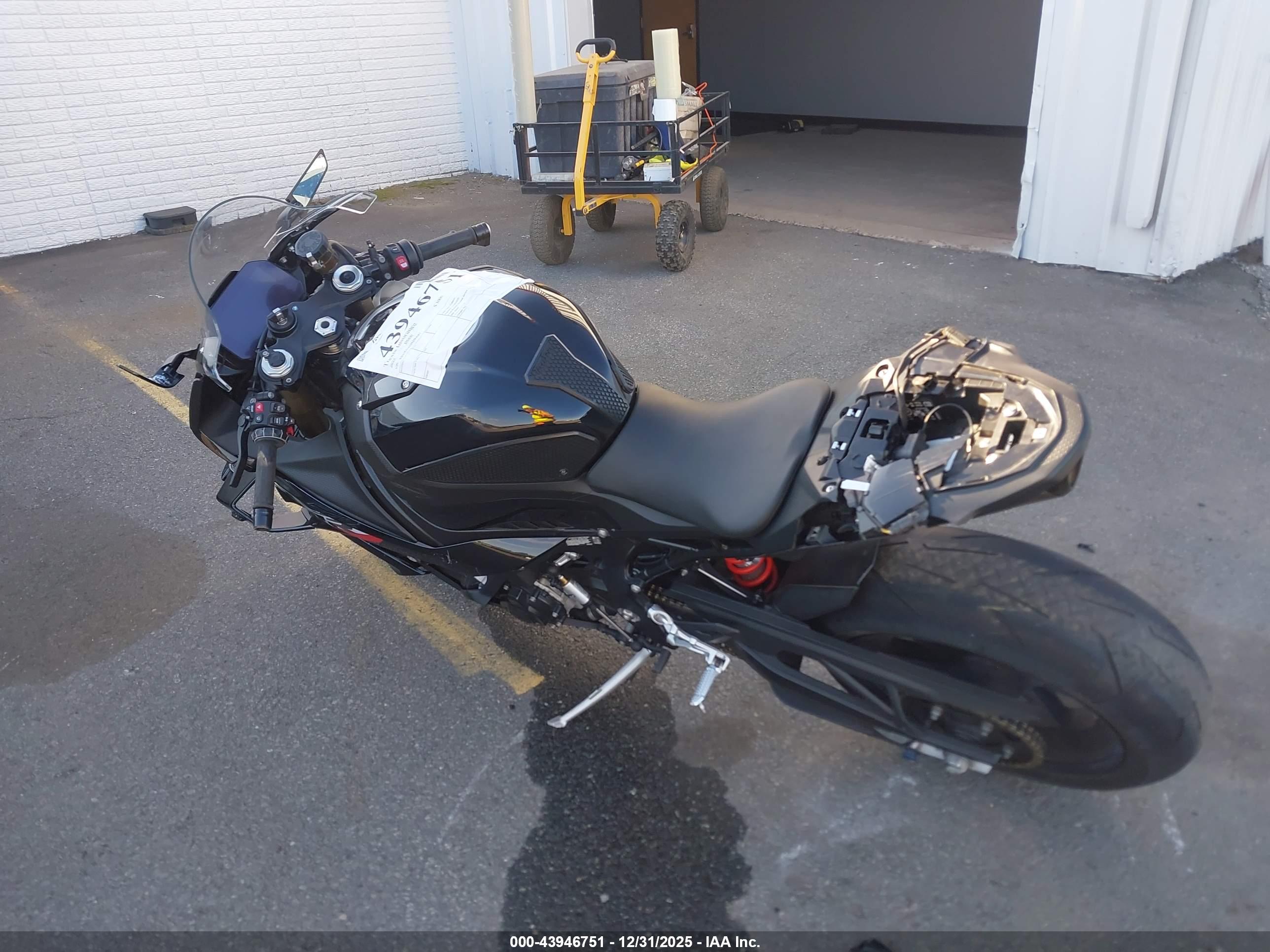BMW S image 3