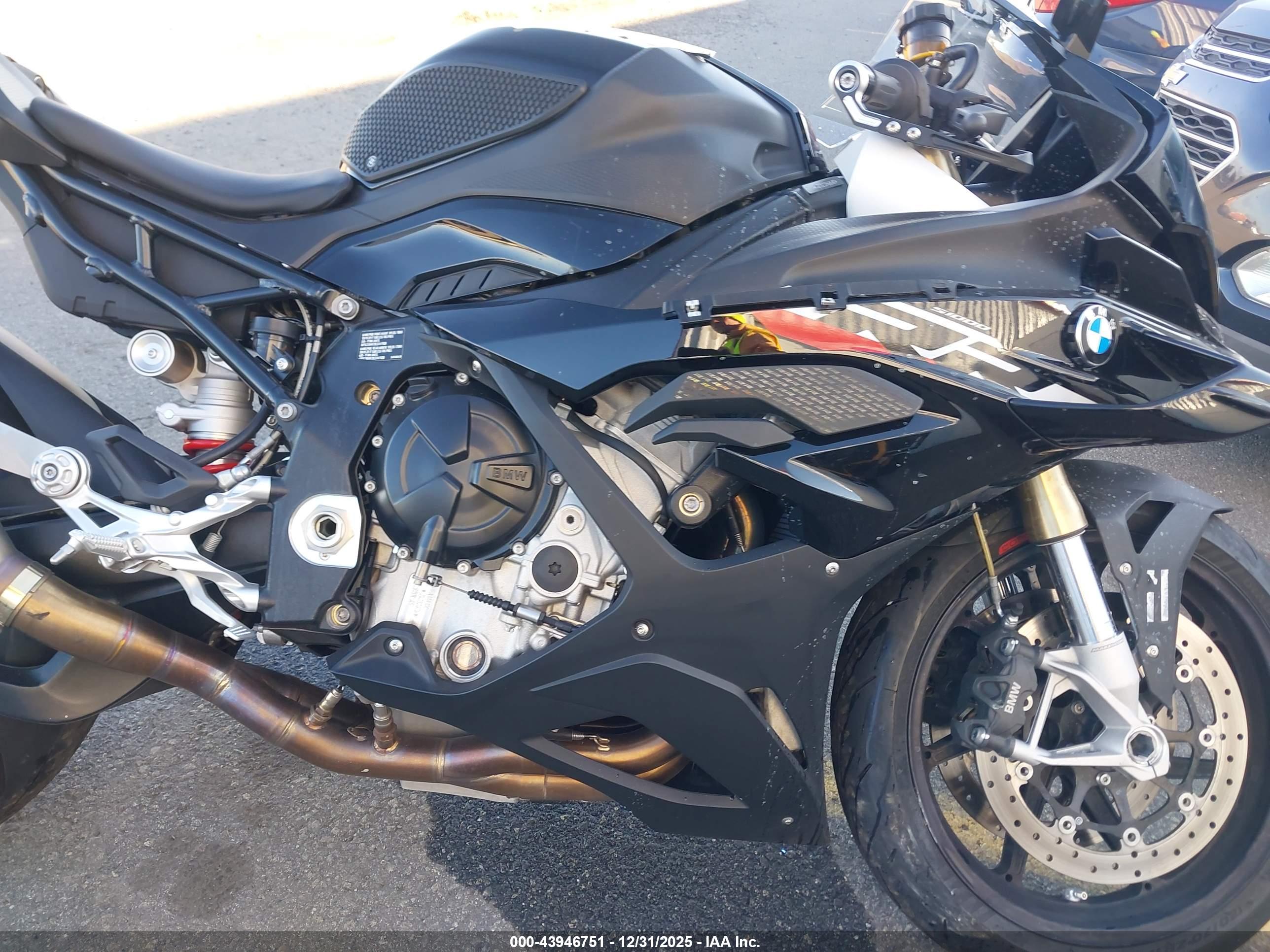 BMW S image 8