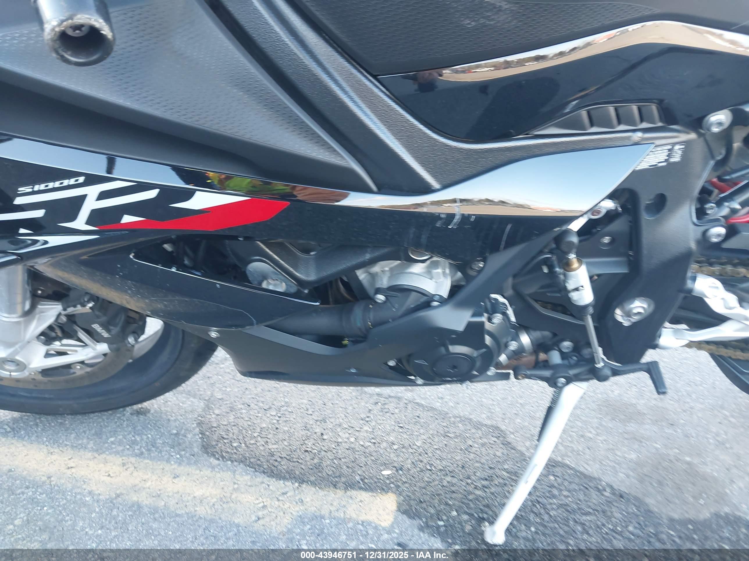 BMW S image 9